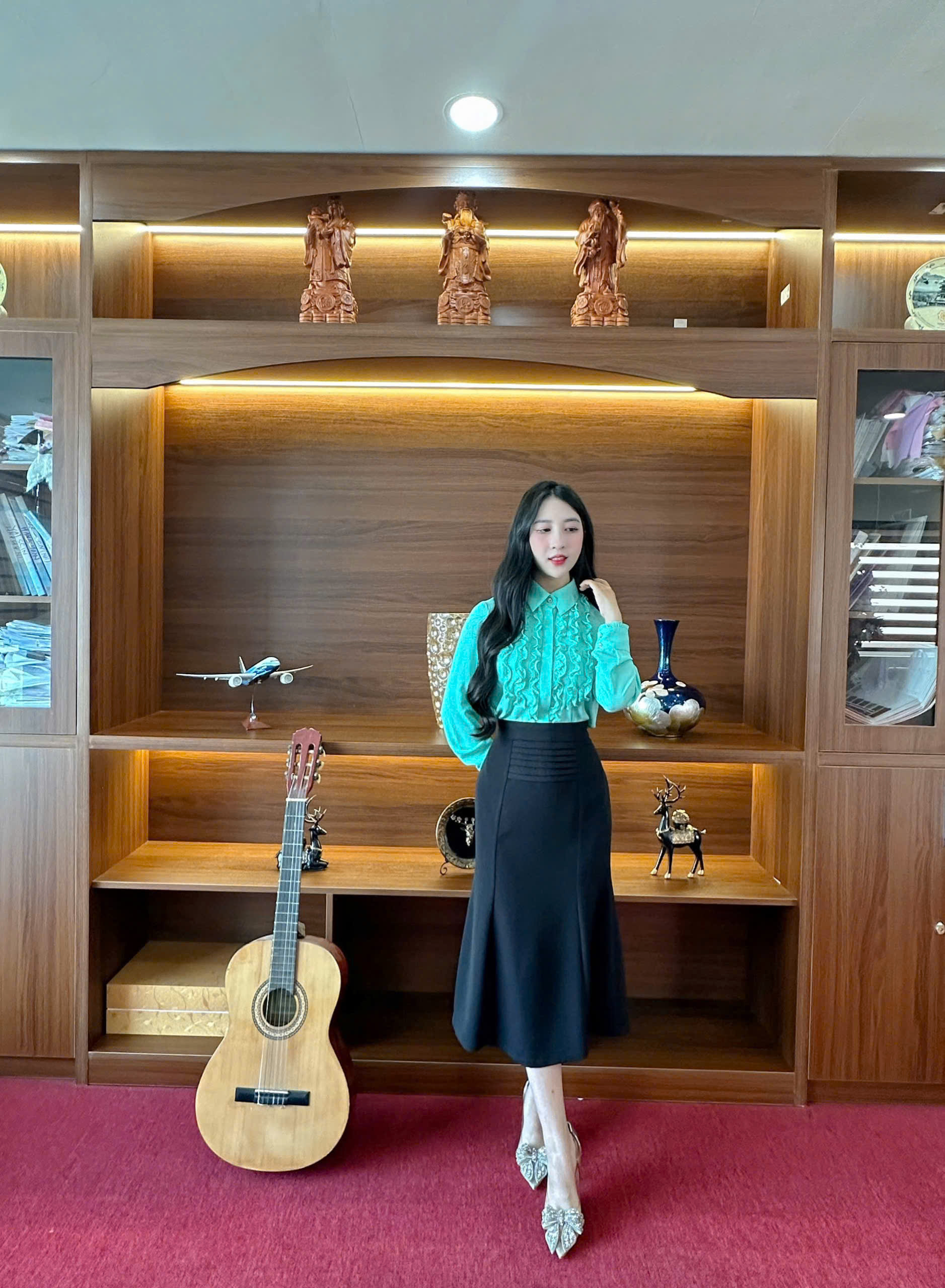 ÁO SƠ MI LỤA XANH NGỌC CỔ ĐỨC XẾP BÈO