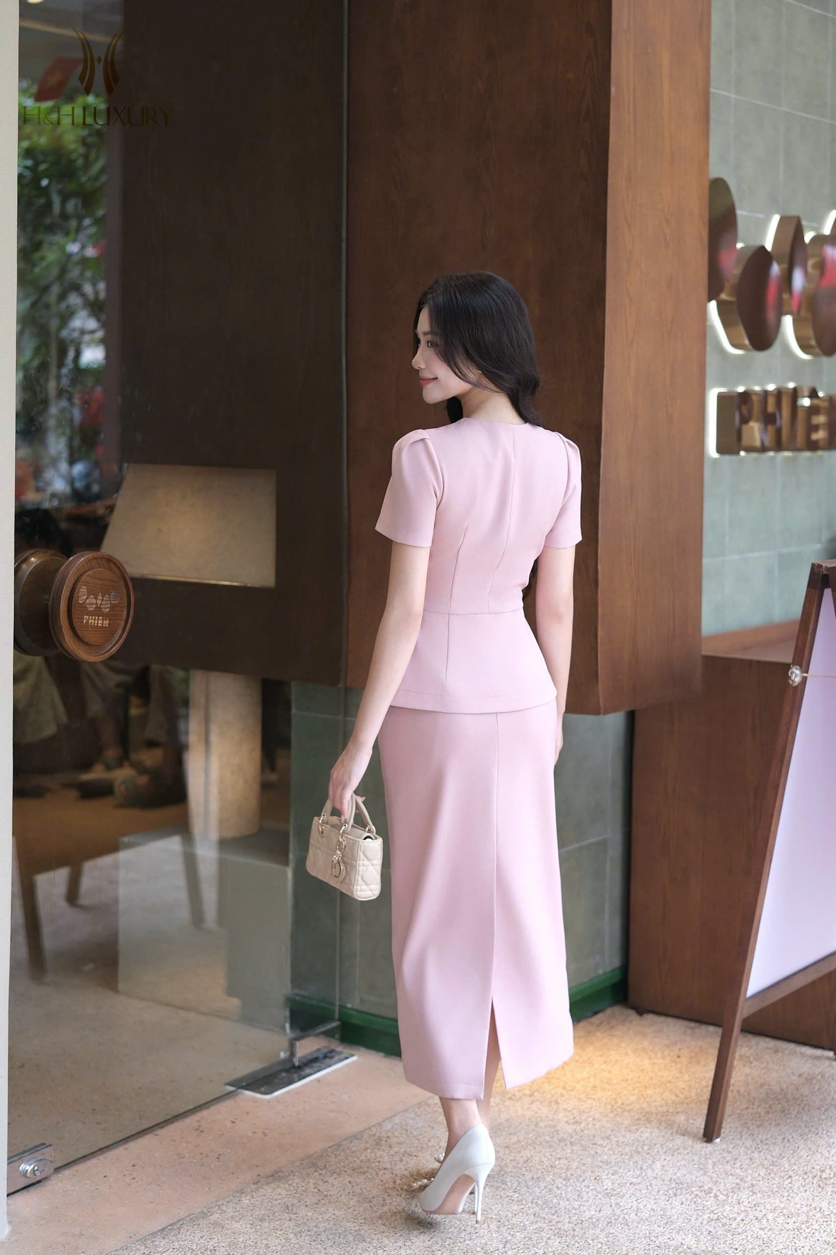 CHÂN VÁY BÚT CHÌ XUÔNG HỒNG PASTEL ĐÍNH CÚC