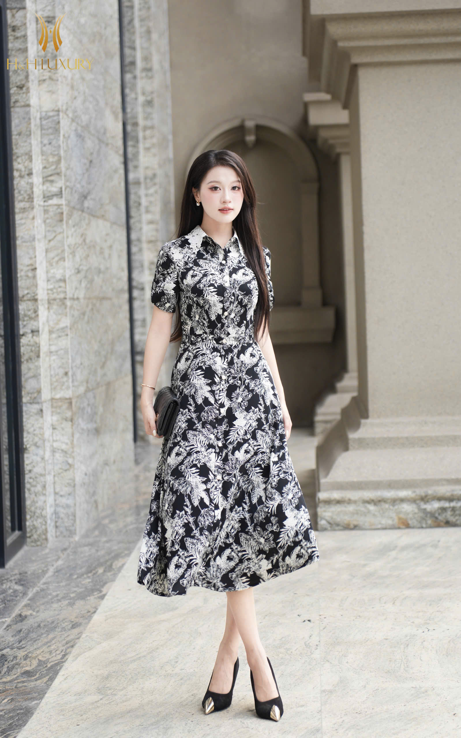 ĐẦM HOA ĐEN TRẮNG PHỐI CỔ REN