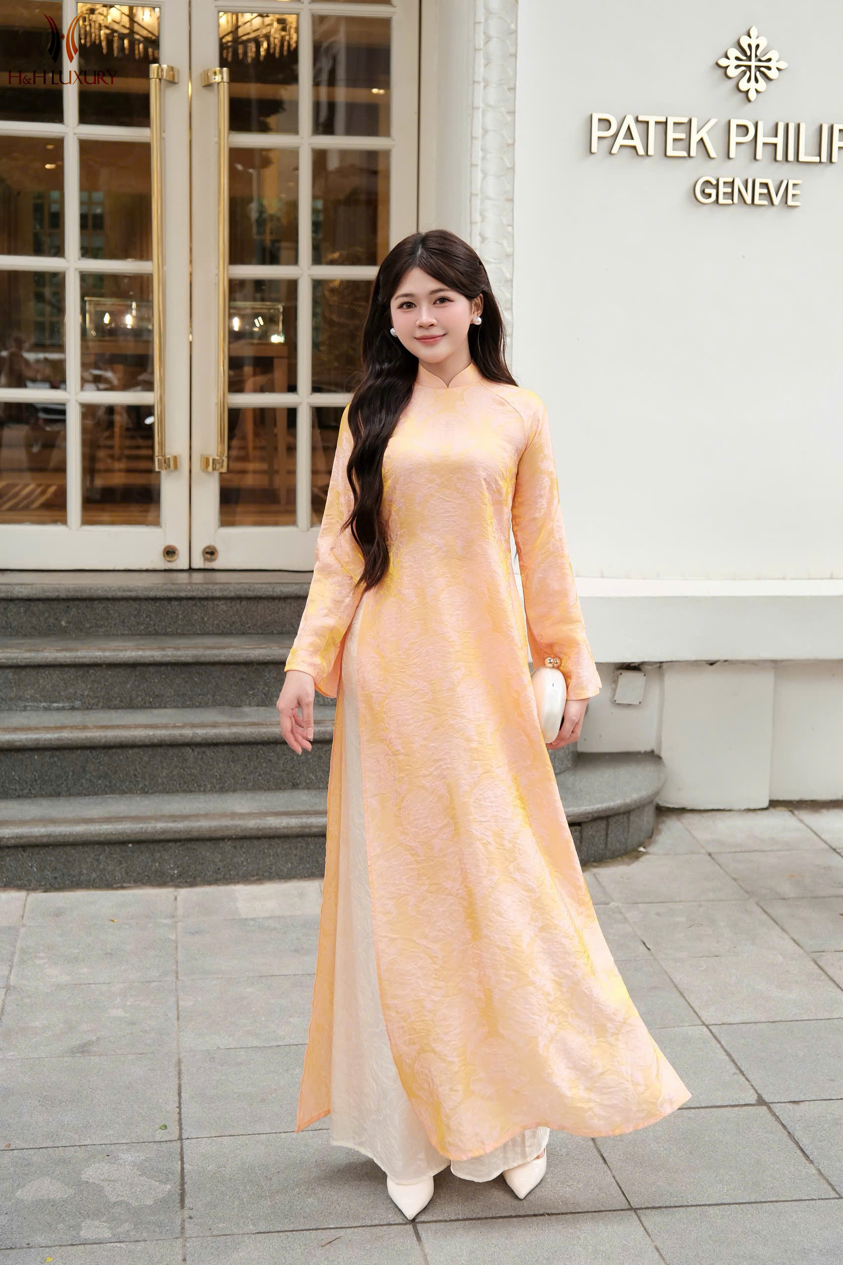 ÁO DÀI CÁCH TÂN DÁNG XUÔNG CỔ 3 PHÂN CAM