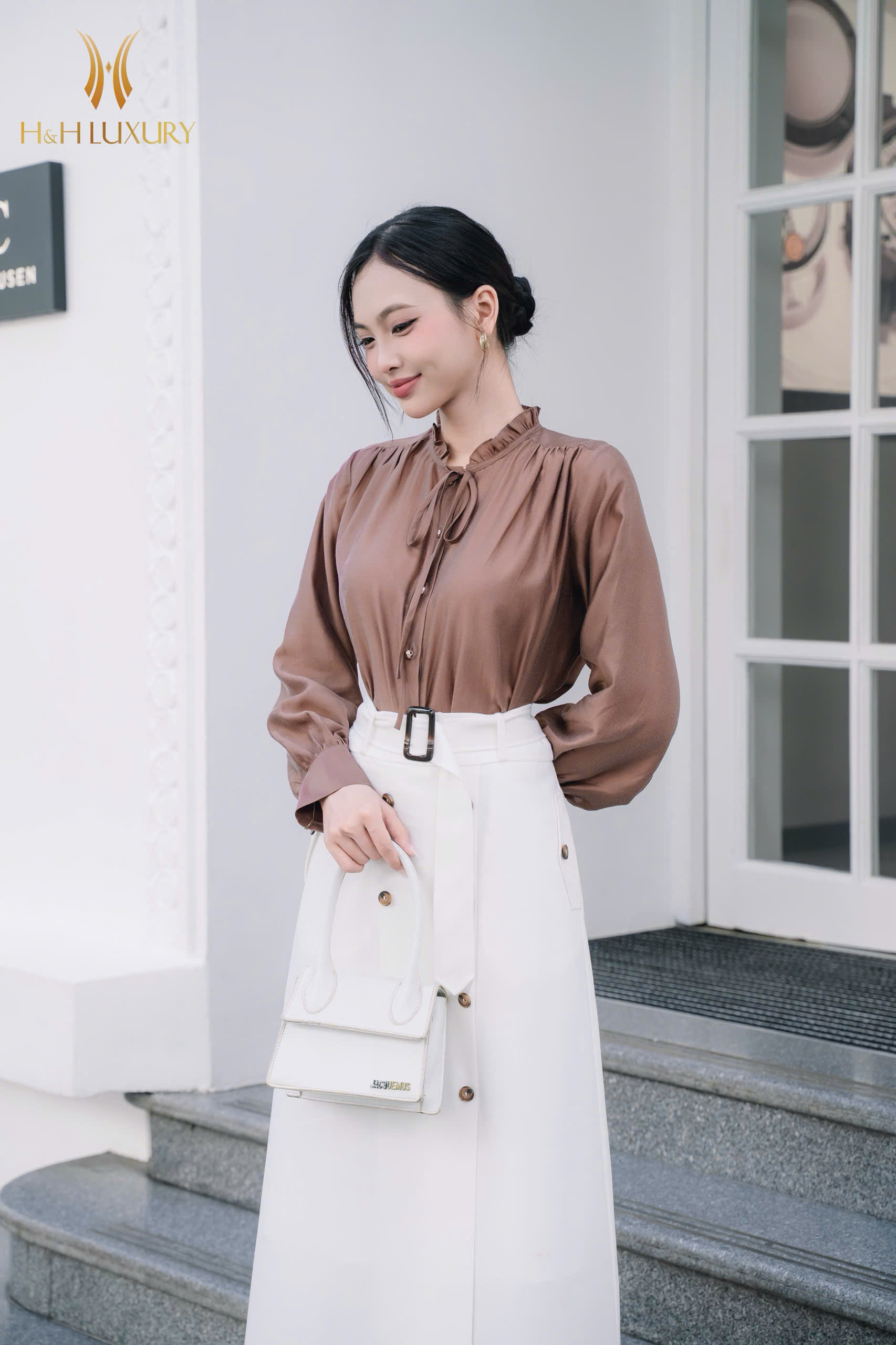 ÁO SƠ MI CỔ BÈO NƠ CỔ NÂU