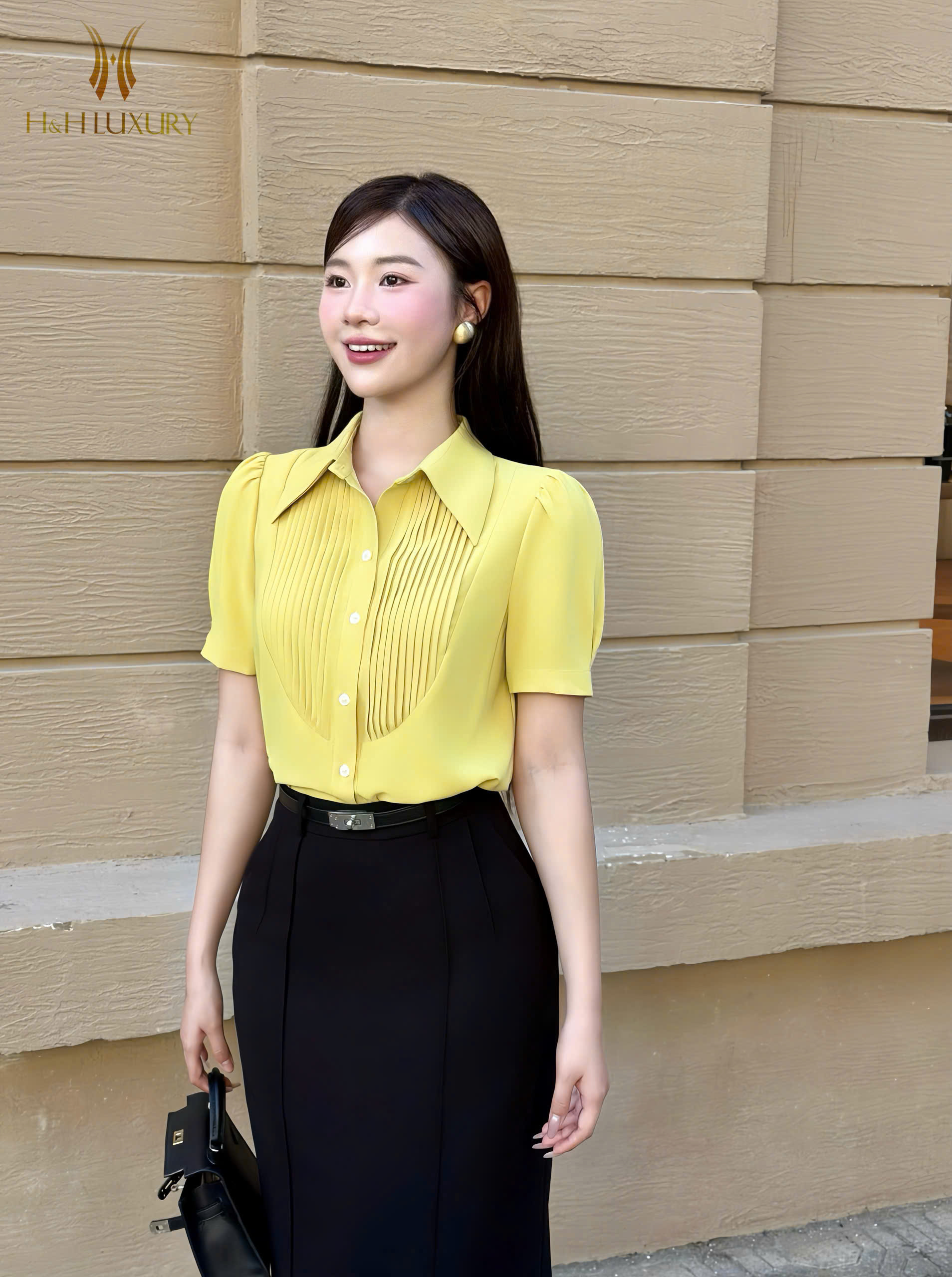 ÁO SƠ MI LỤA  VÀNG MÙ TẠT CỔ ĐỨC XẾP LY