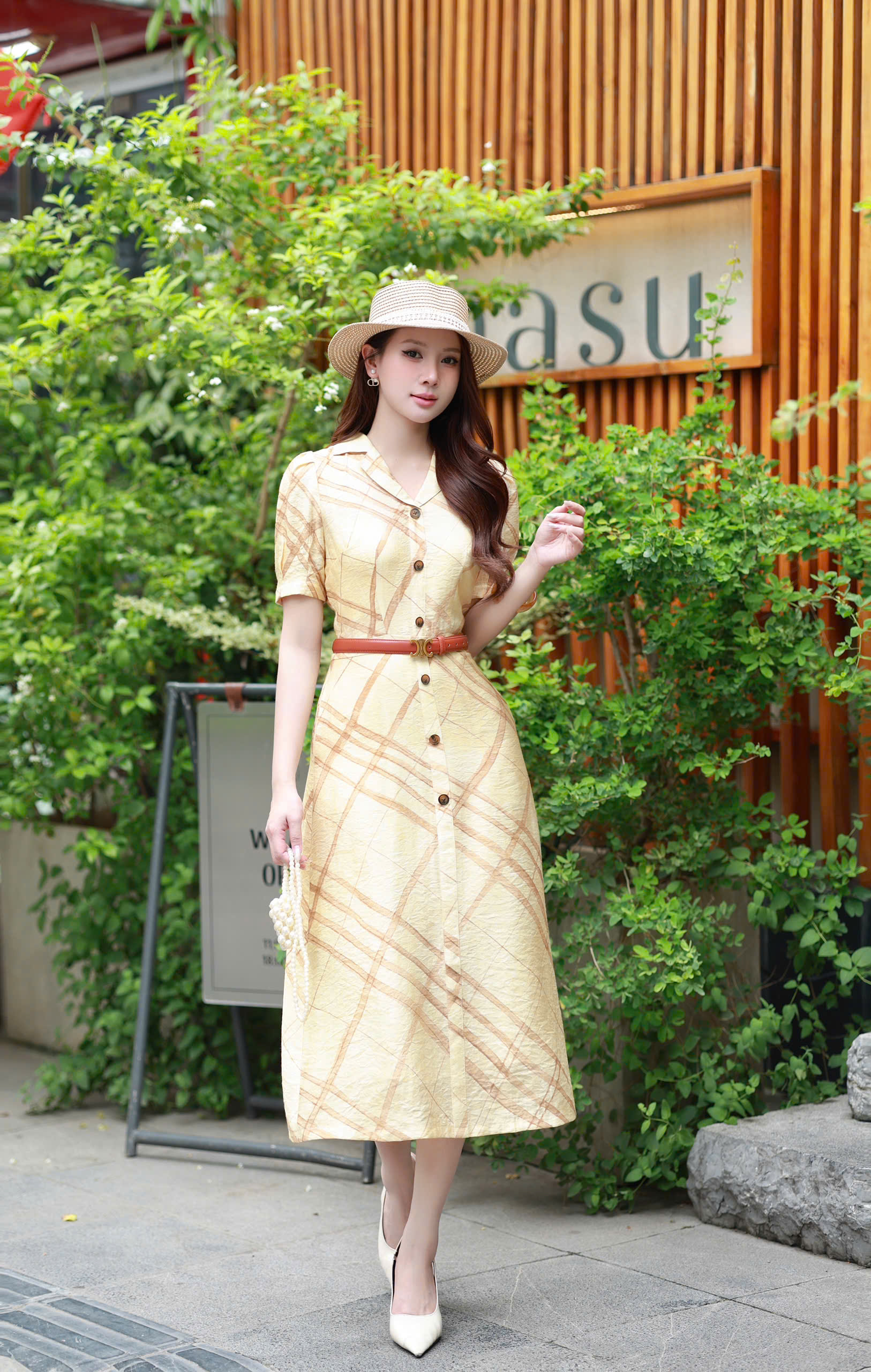 ĐẦM LINEN KẺ NÂU TÂY CỔ VEST