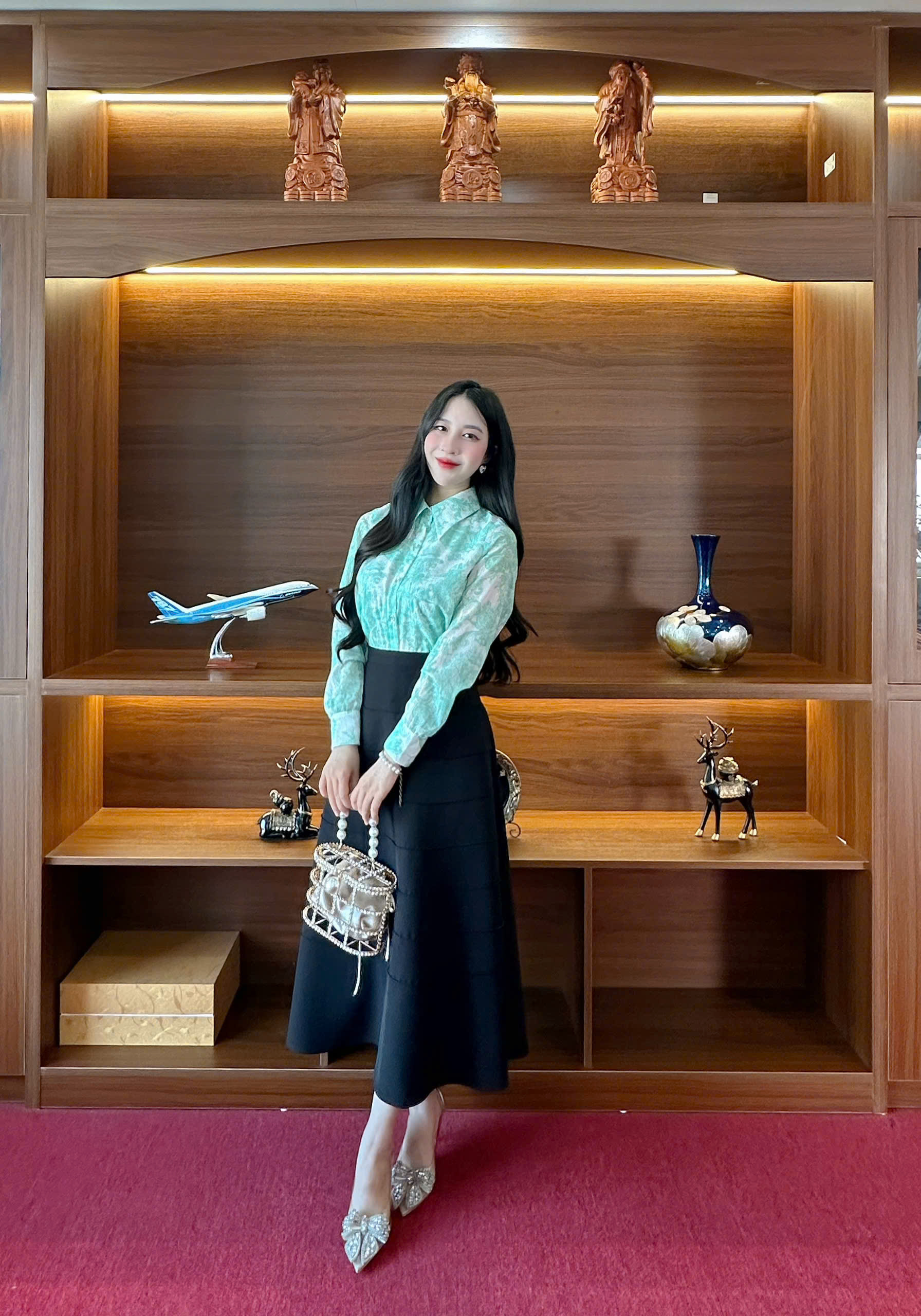 CHÂN JUP ĐEN XÒE MÍ THÂN