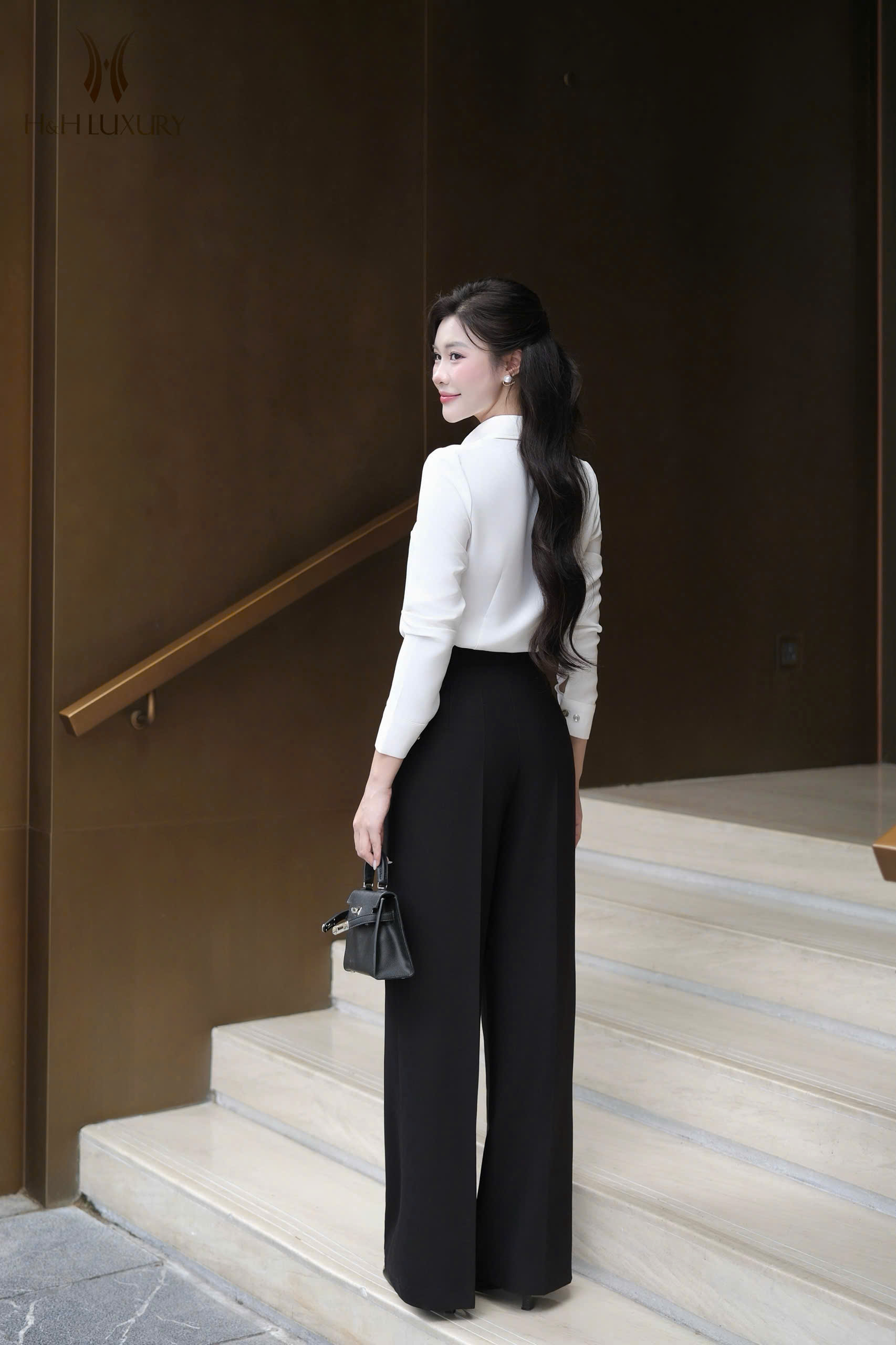 QUẦN SUÔNG ĐEN 2 TÚI TRƯỚC