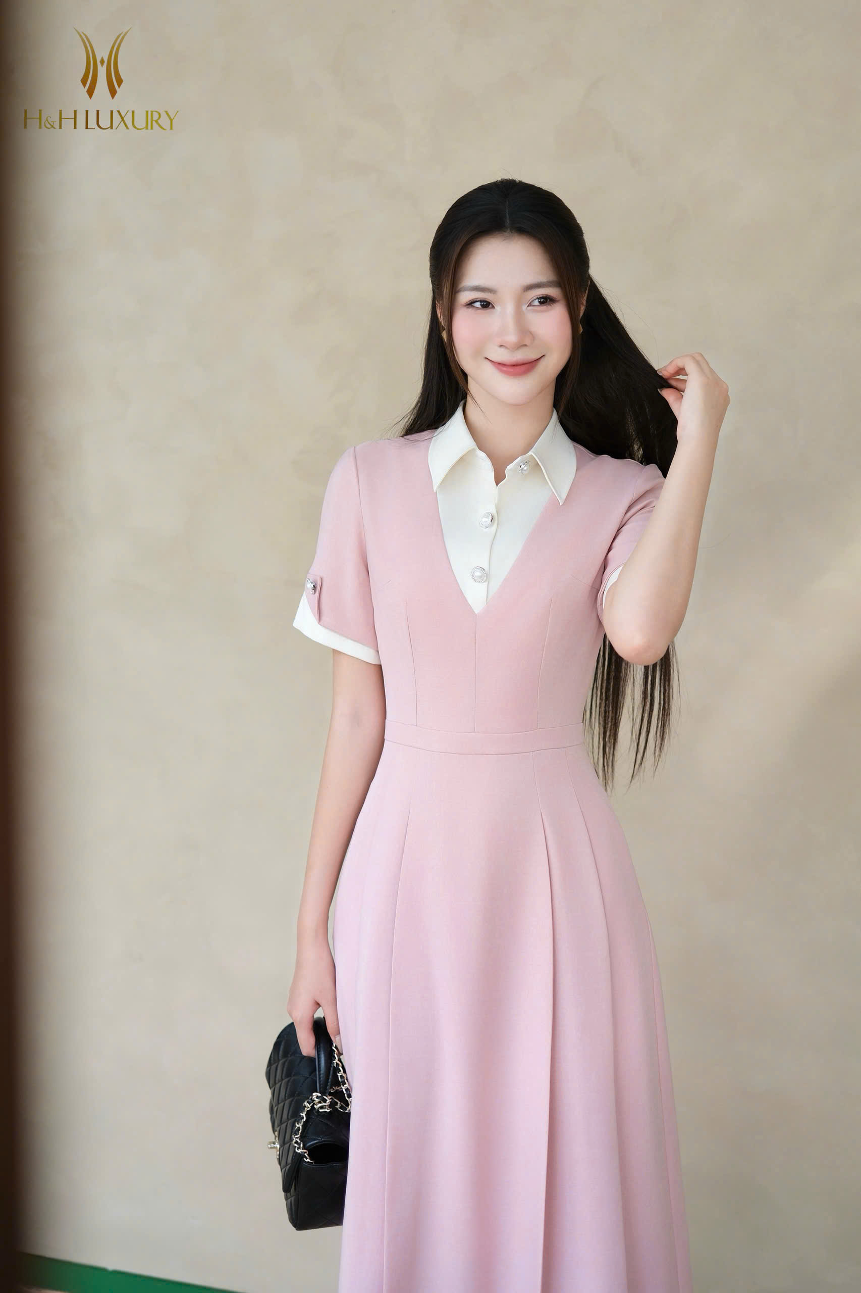 ĐẦM XÒE HỒNG PHỐI TRẮNG HAI TÚI SƯỜN