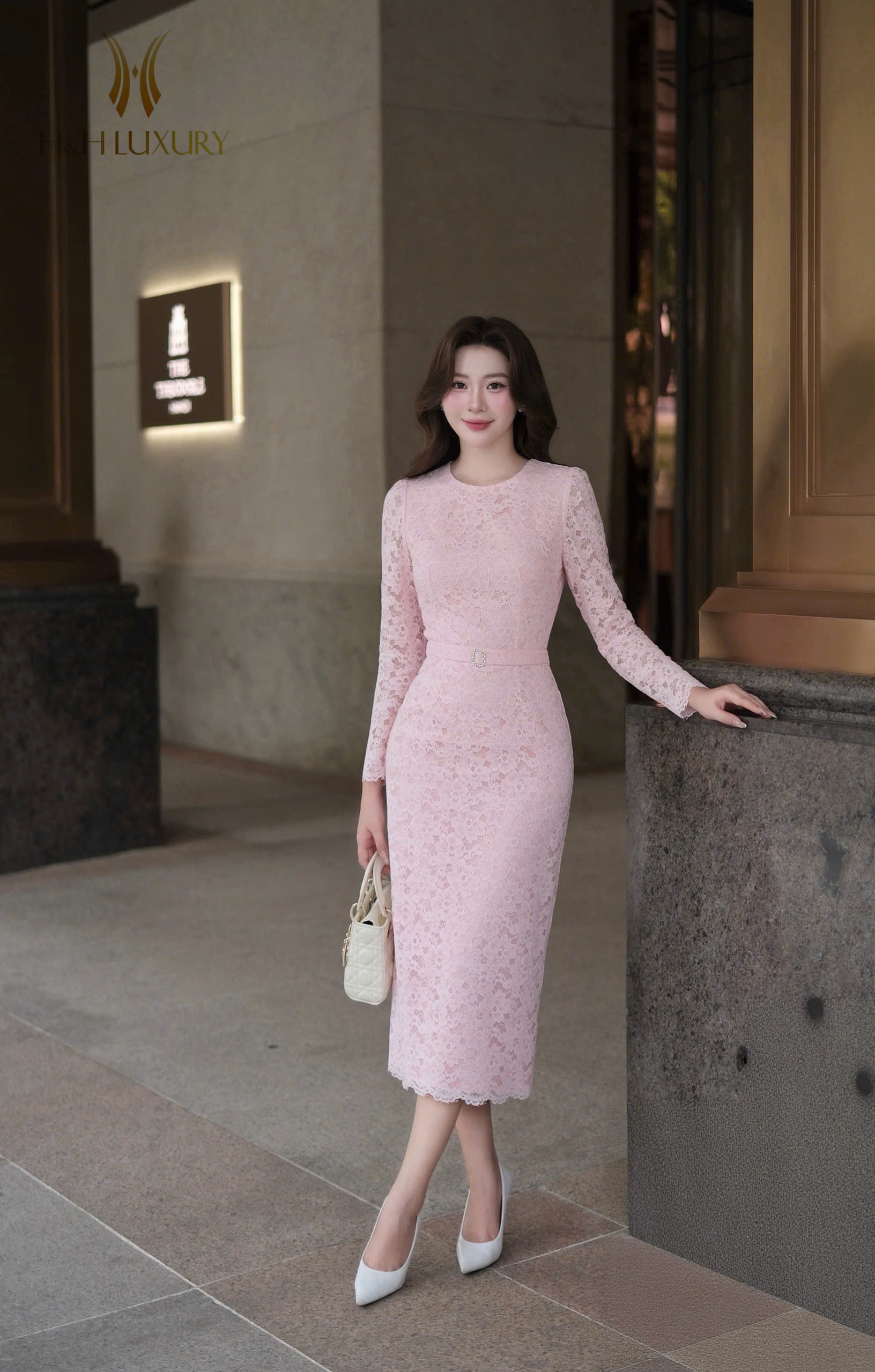 ĐẦM BÚT CHÌ REN HỒNG ĐAI EO