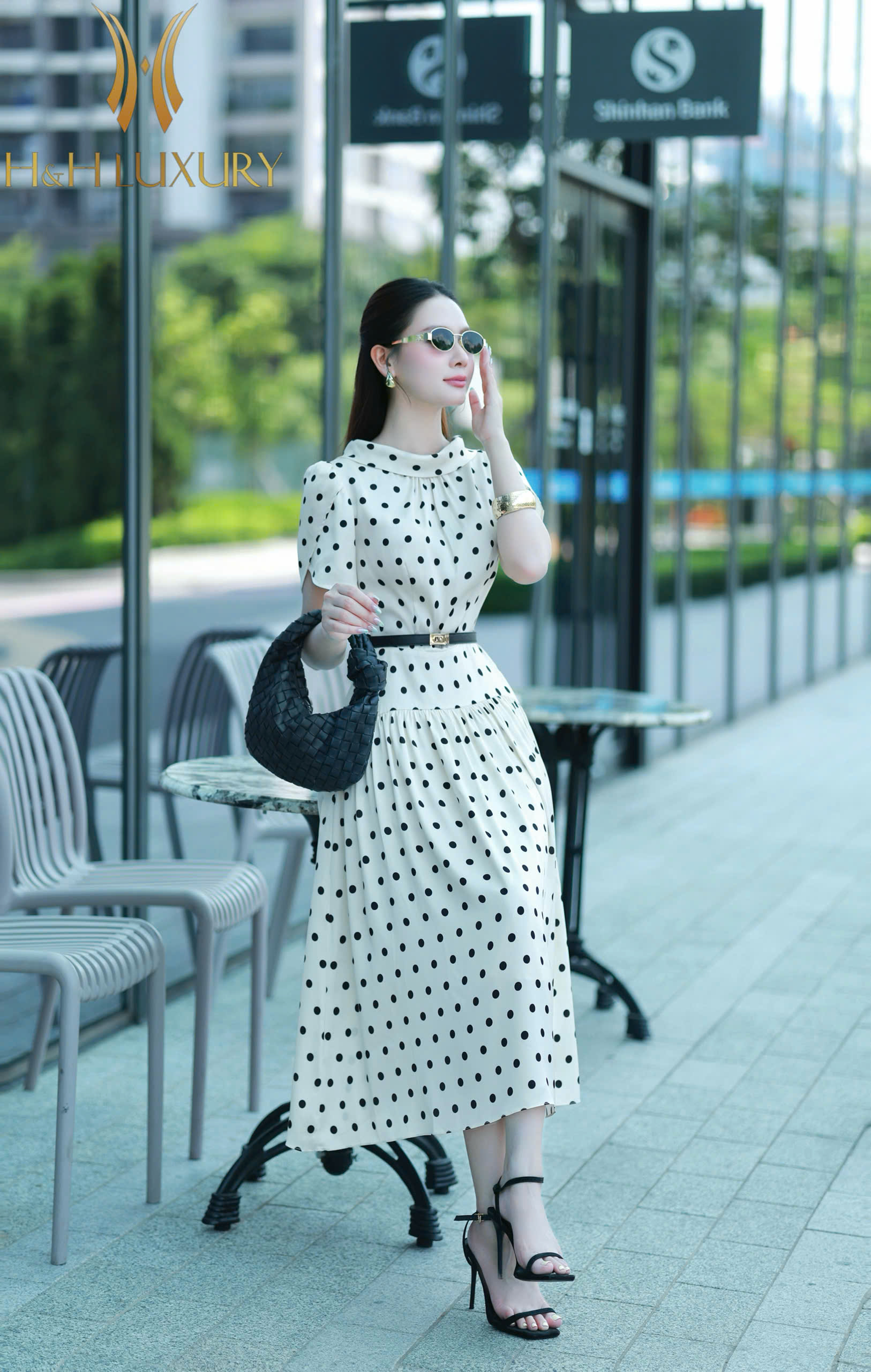 ĐẦM LỤA BI KEM CỔ V SAU