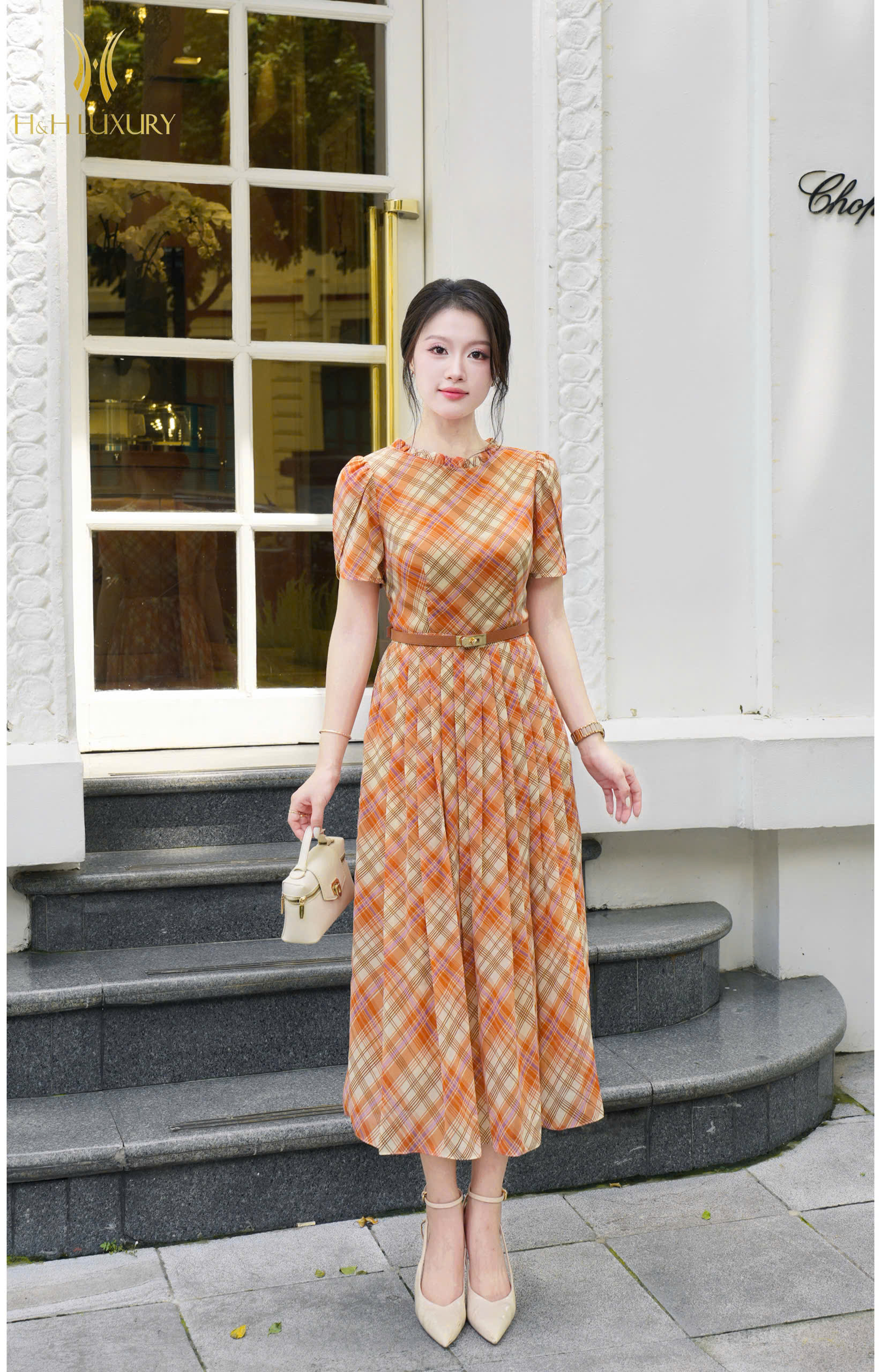 ĐẦM CHIFFON KẺ CAM XẾP LY THÂN