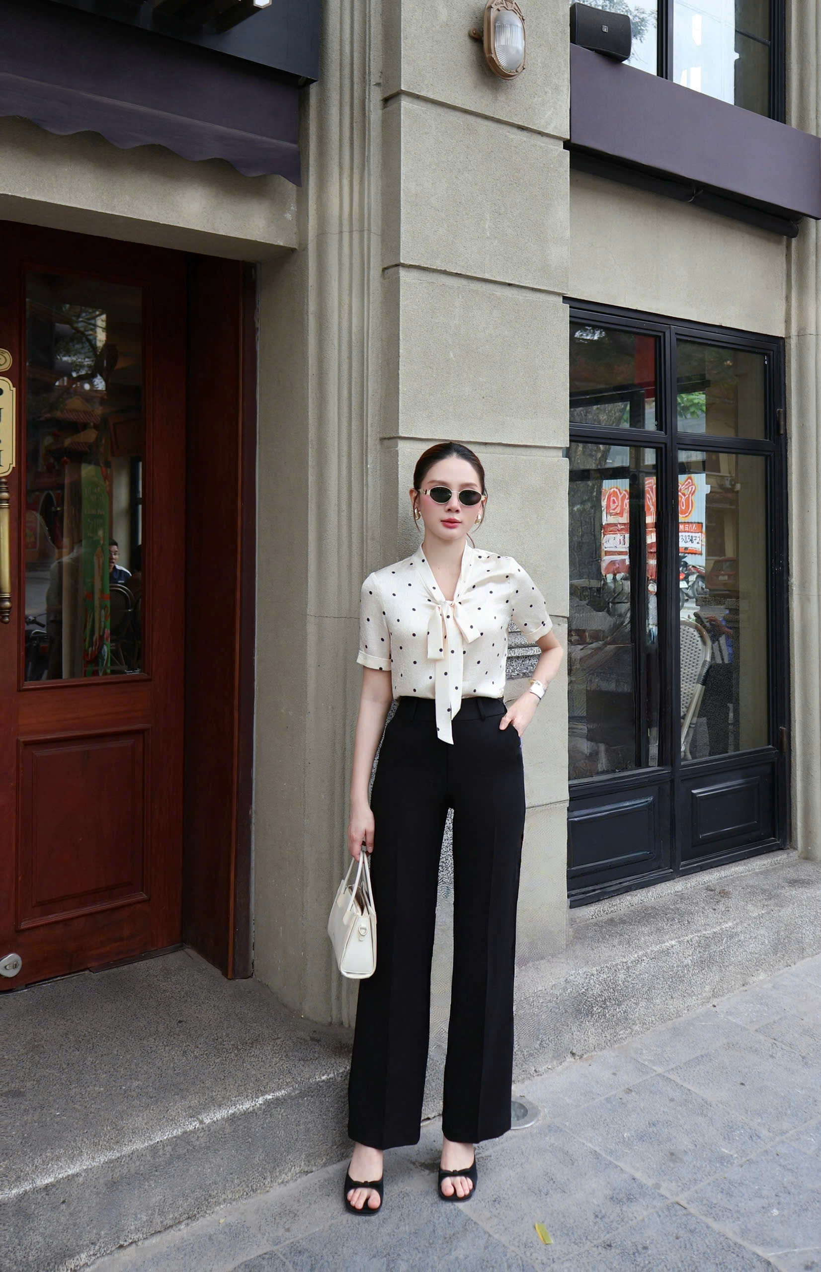 QUẦN XUÔNG ĐEN 2 TÚI TRƯỚC