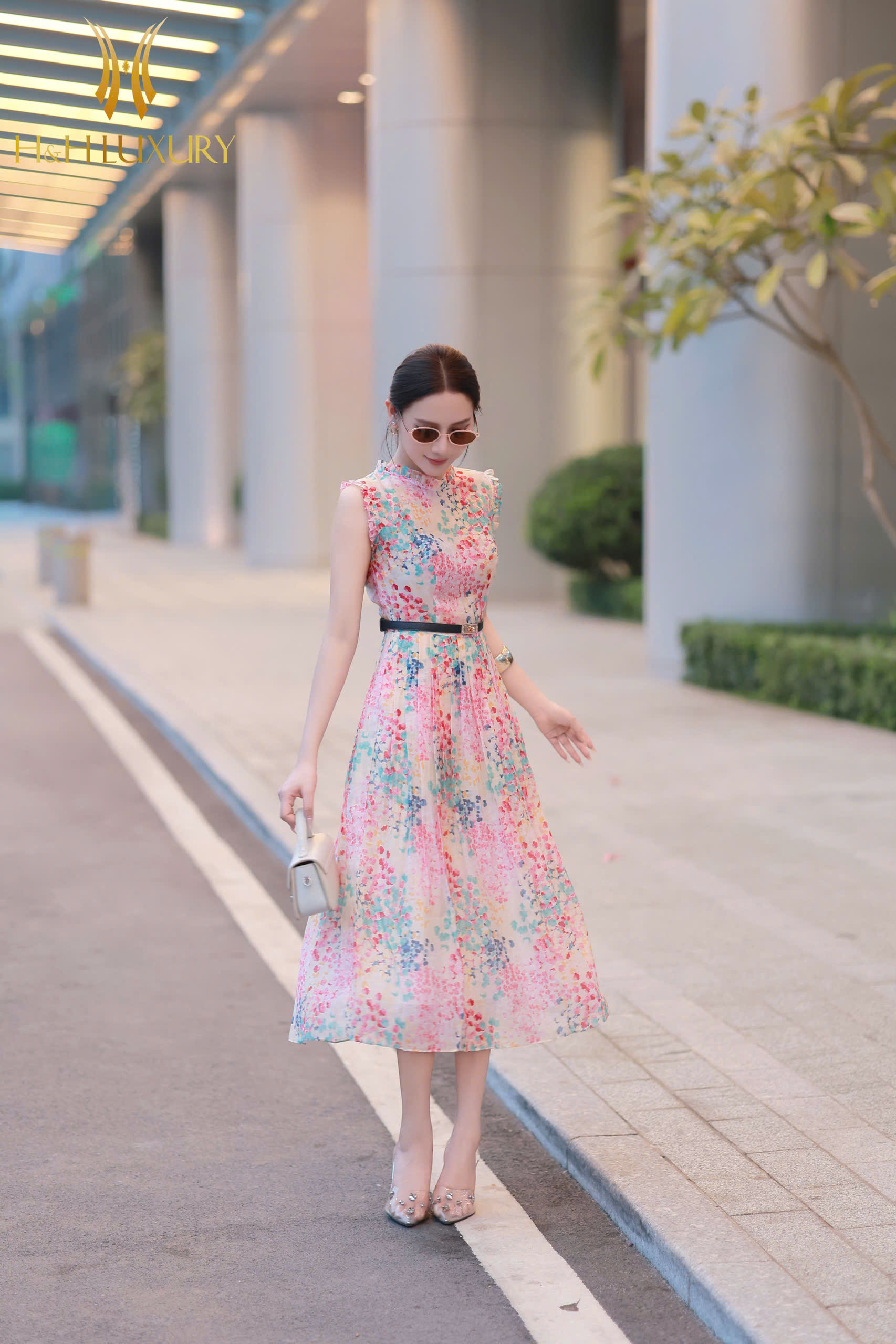 ĐẦM XÒE CẨM TÚ HỒNG XẾP LY CỔ