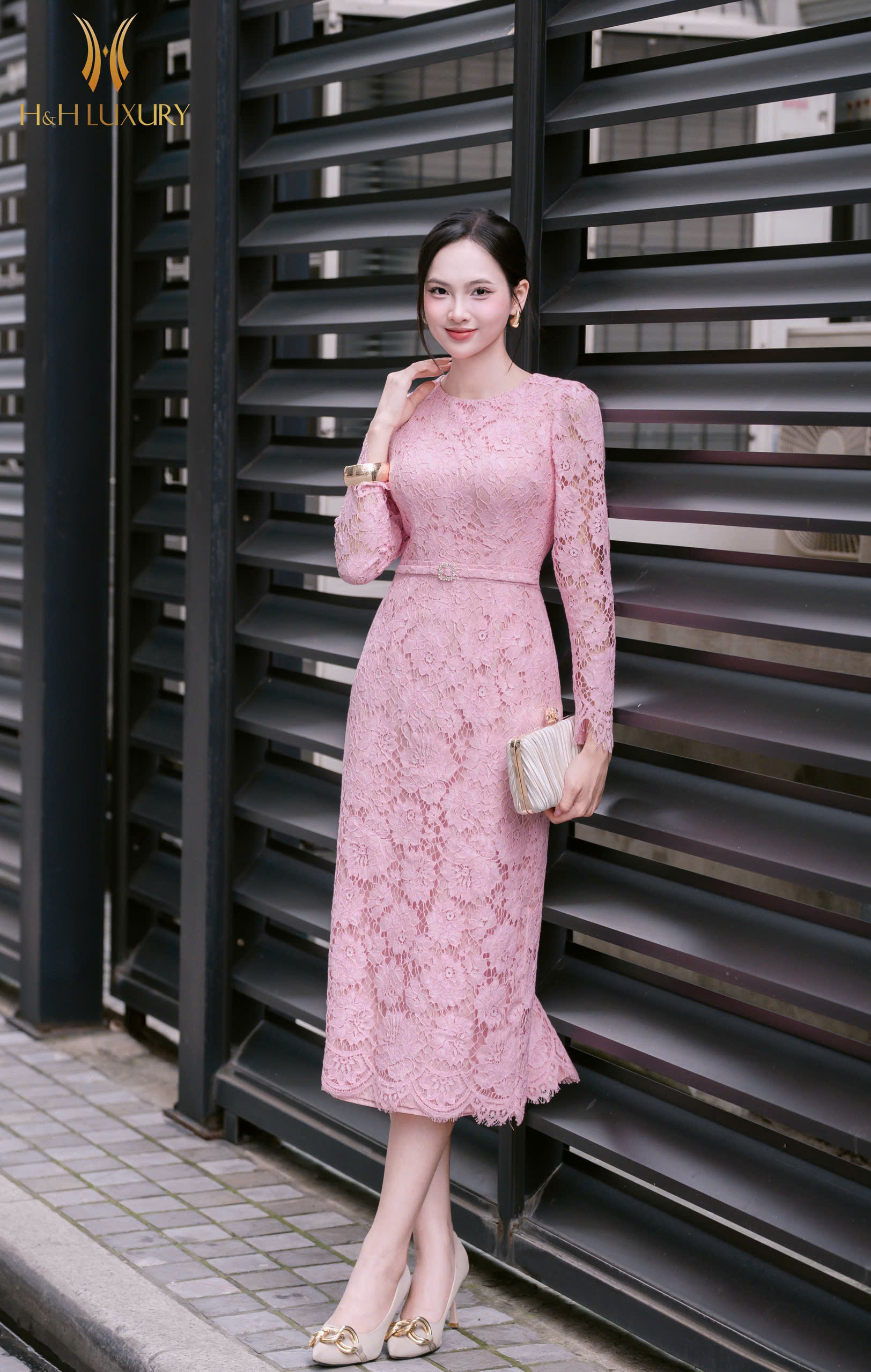 ĐẦM BÚT CHÌ REN HỒNG ĐAI EO