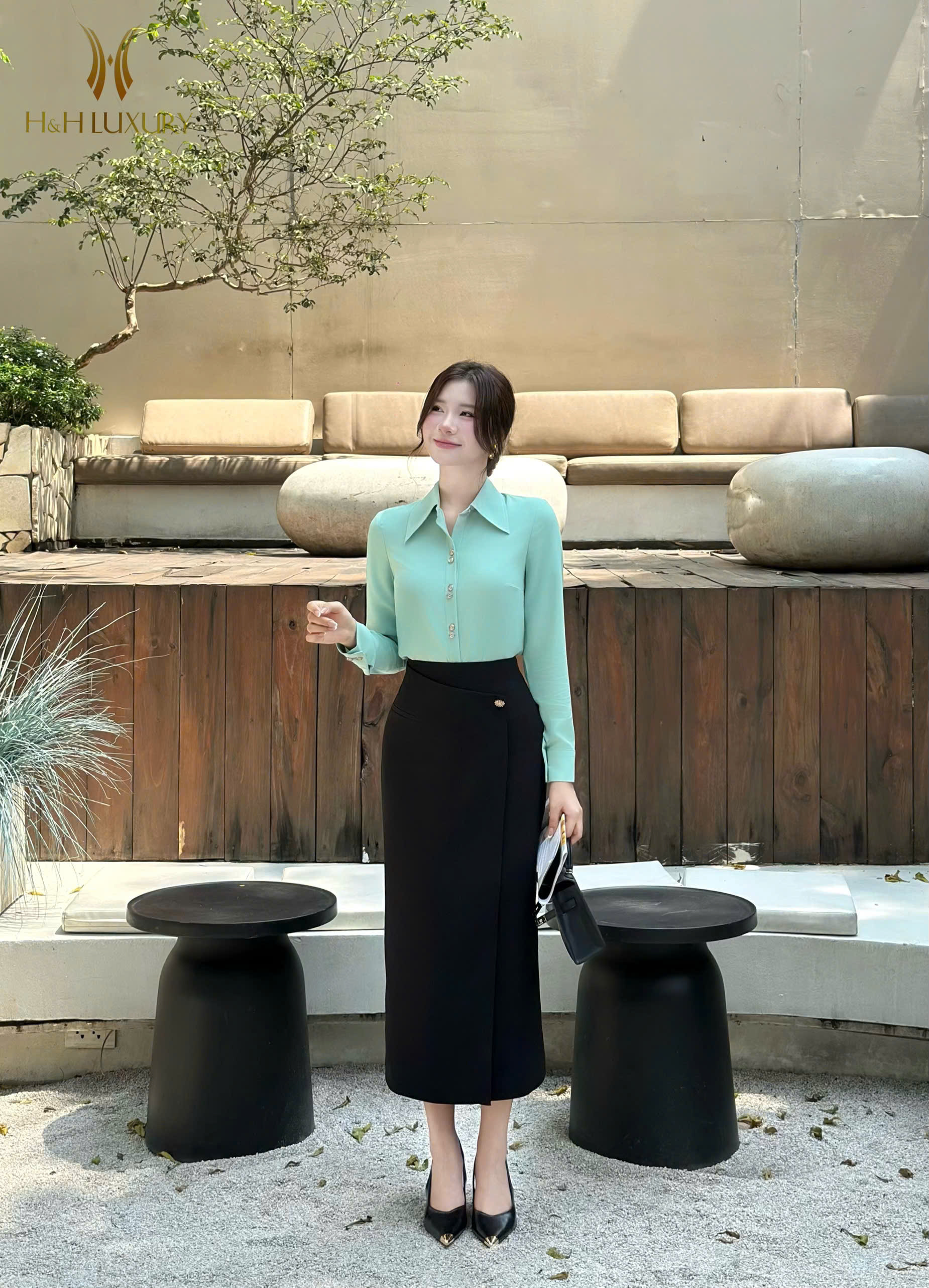 CHÂN VÁY ĐEN TÀ LẬT ĐÍNH CHARM ĐÁ