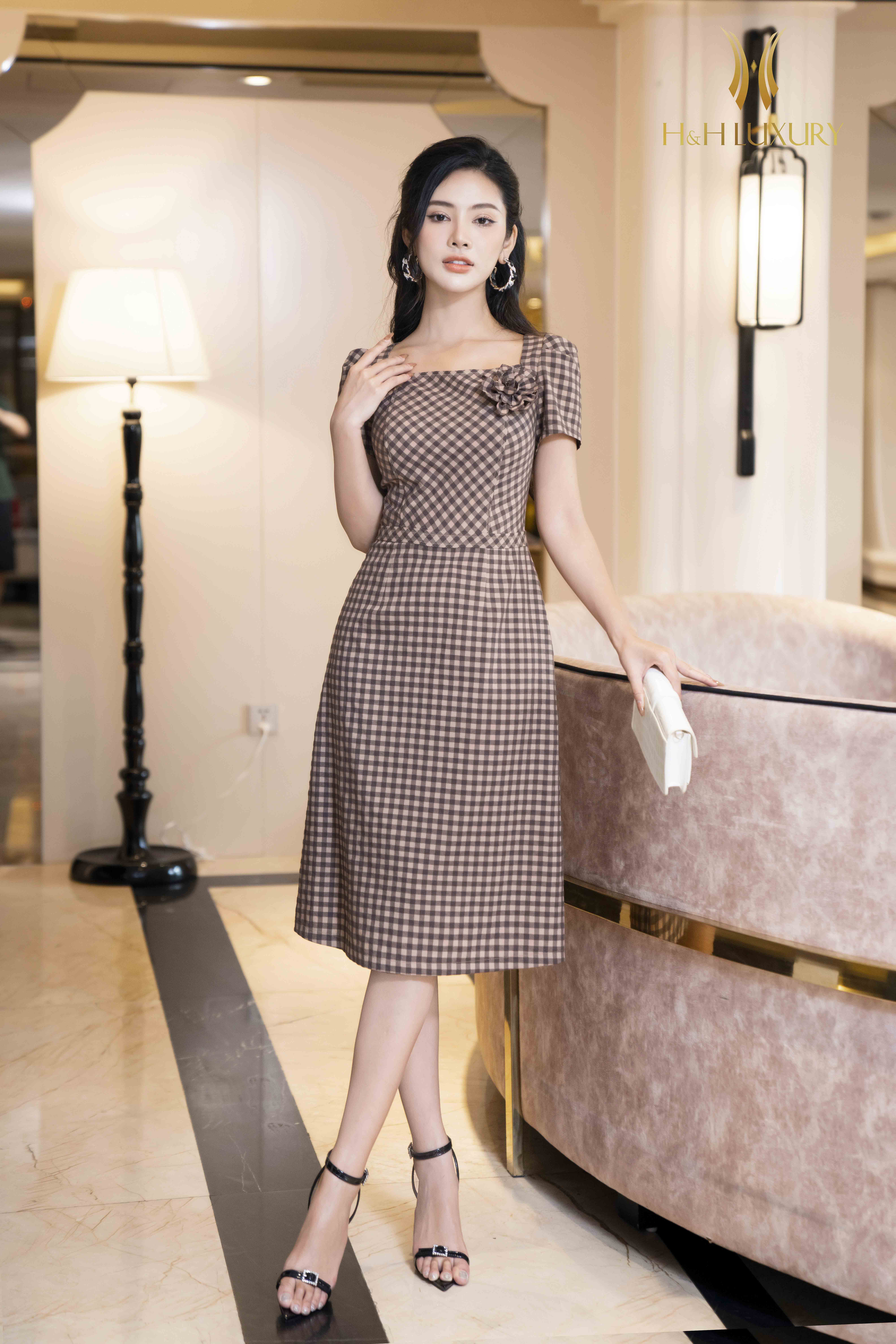 Đầm xòe kẻ caro cổ vuông, tay bồng Tri'C Luxury A23721 Ghi xanh - Đầm, váy  nữ | ThờiTrangNữ.vn