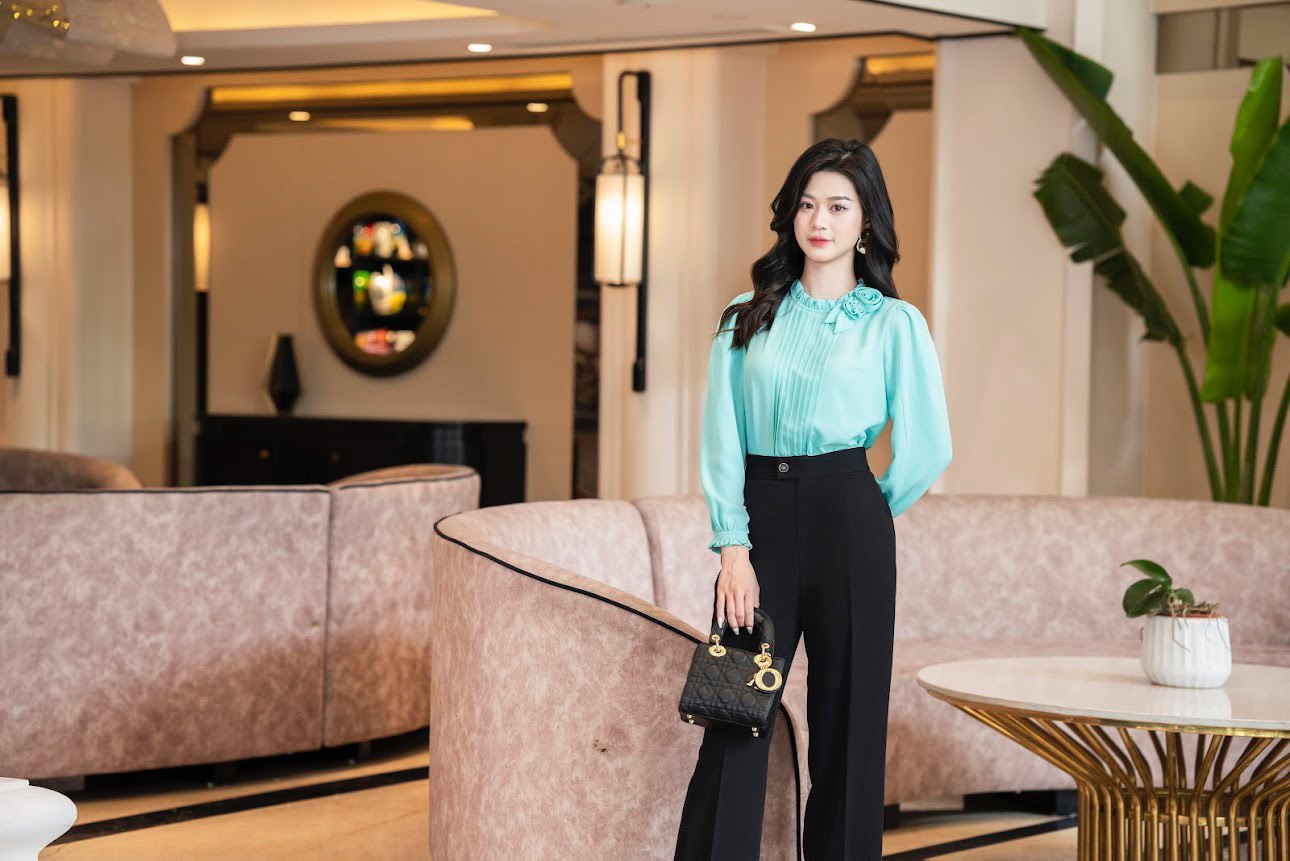 ÁO SƠ MI LỤA HÀN XANH NGỌC MÍ NGỰC ĐÍNH HOA