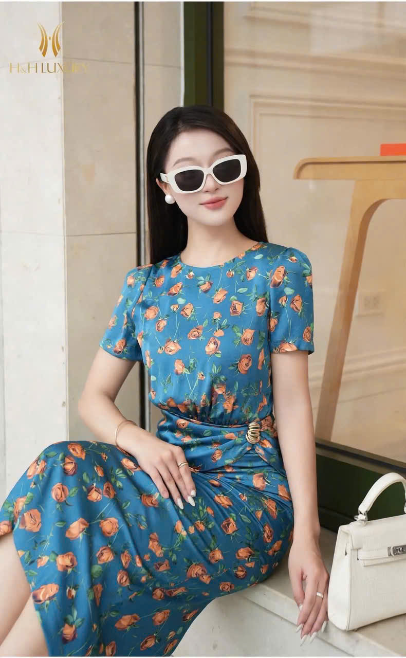 ĐẦM LỤA BÚT CHÌ SUÔNG HOA HỒNG NÂU TÂY