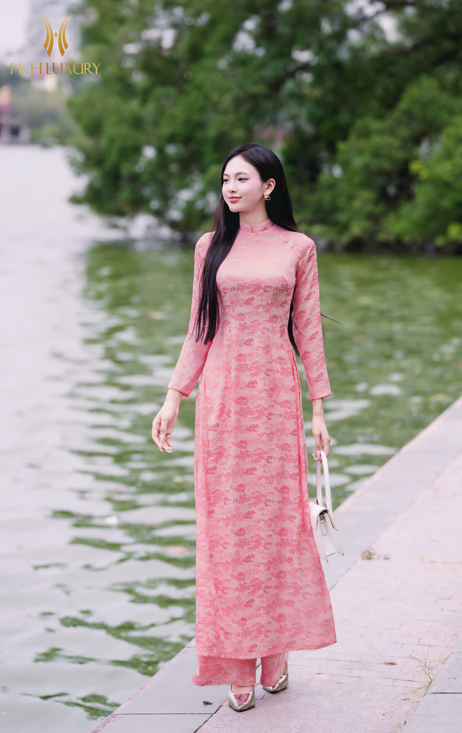 QUẦN ÁO DÀI GẤM HỒNG HỌA TIẾT