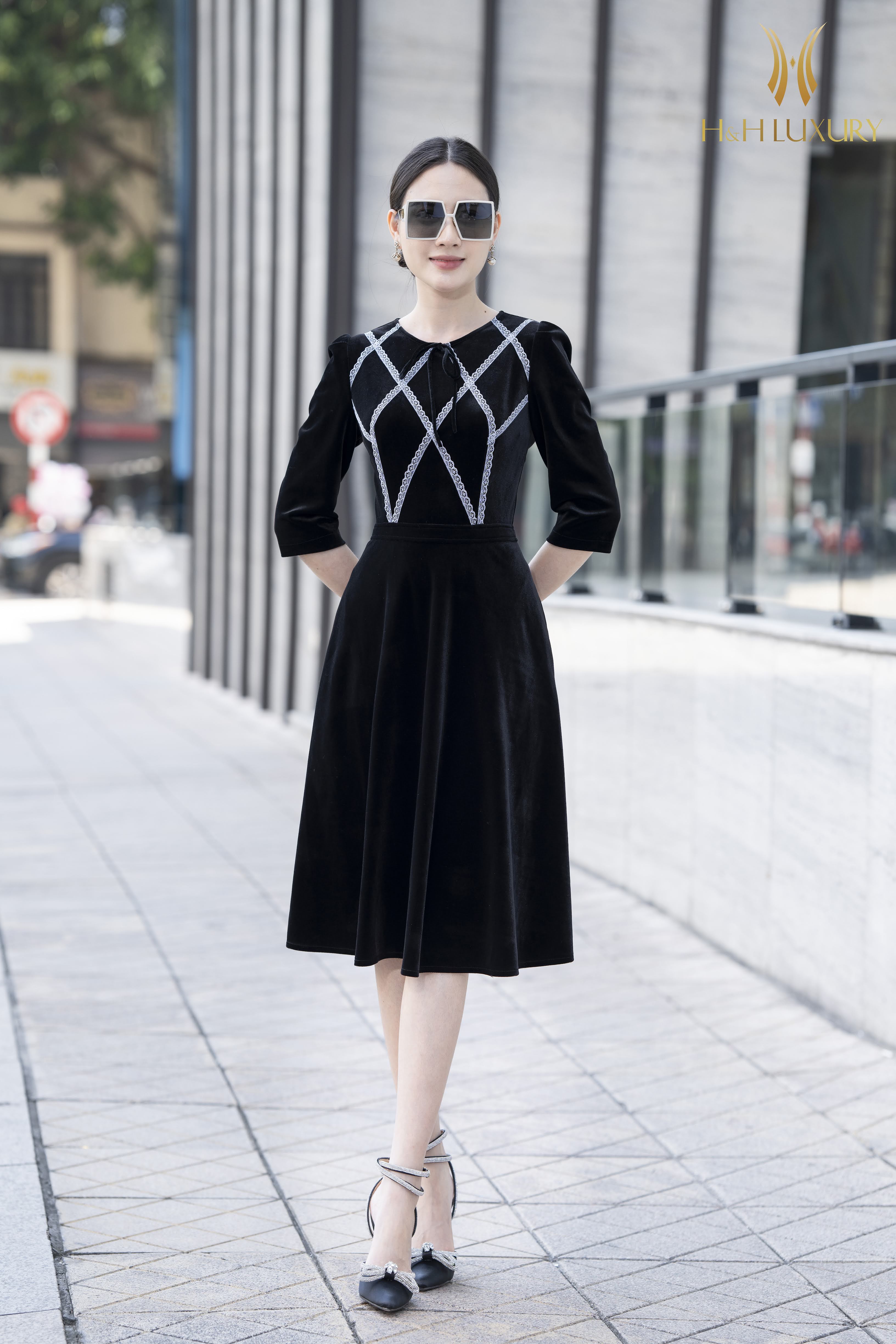 Bán sỉ váy nhung xòe 2 màu đen đô cho nữ n | Shopee Việt Nam