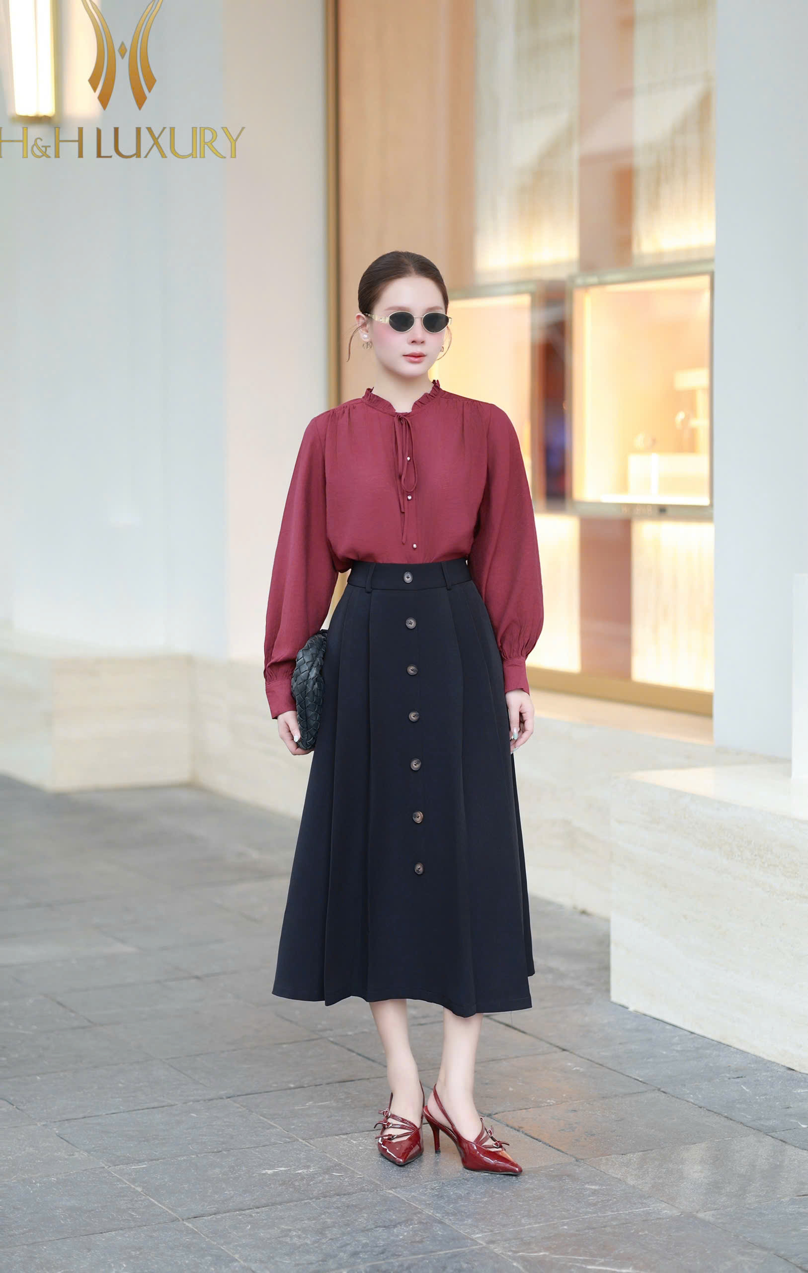 CHÂN VÁY XÒE ĐEN HAI LỚP ĐÍNH CÚC