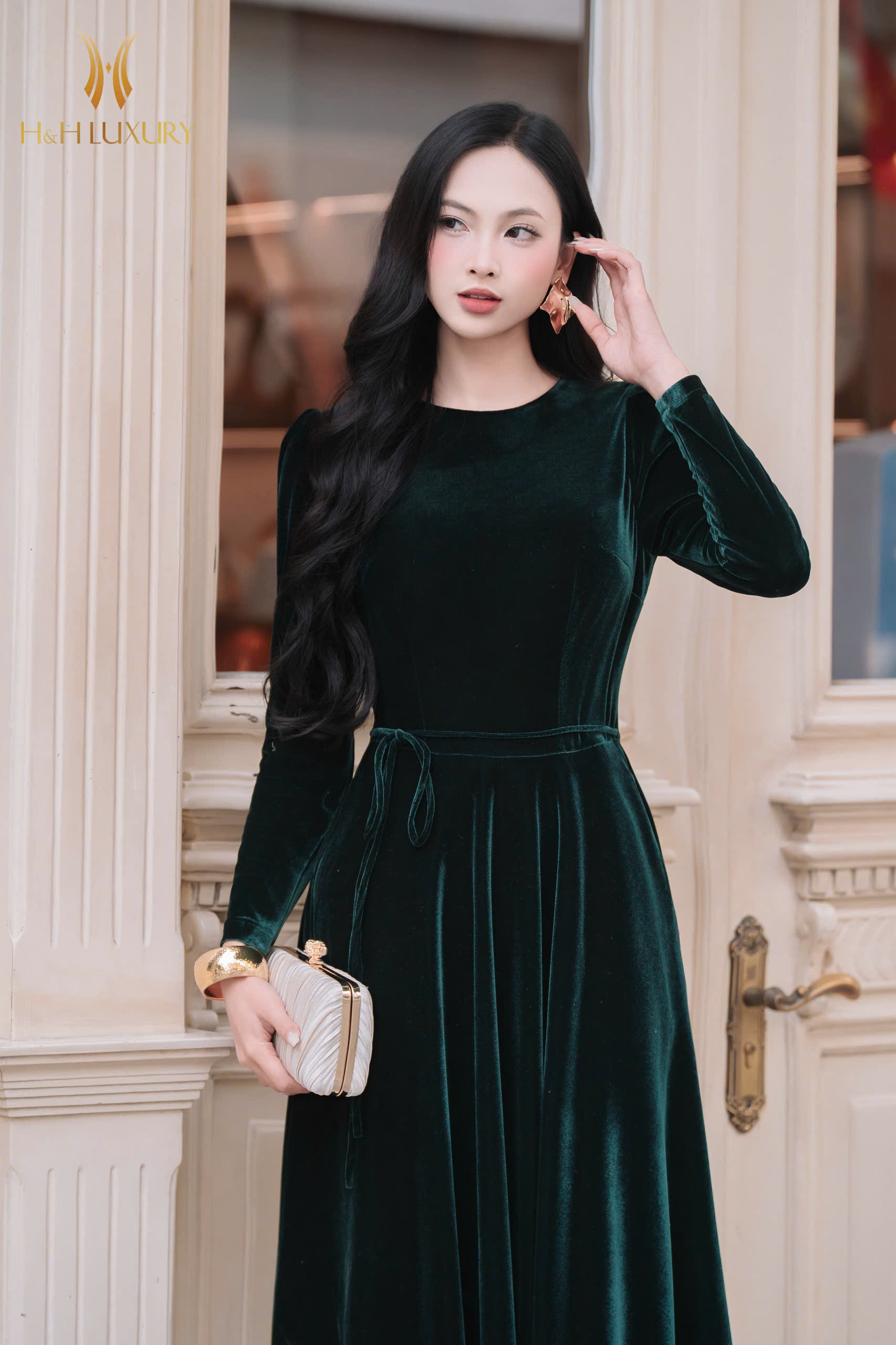 ĐẦM XÒE NHUNG THE XANH RÊU NƠ EO