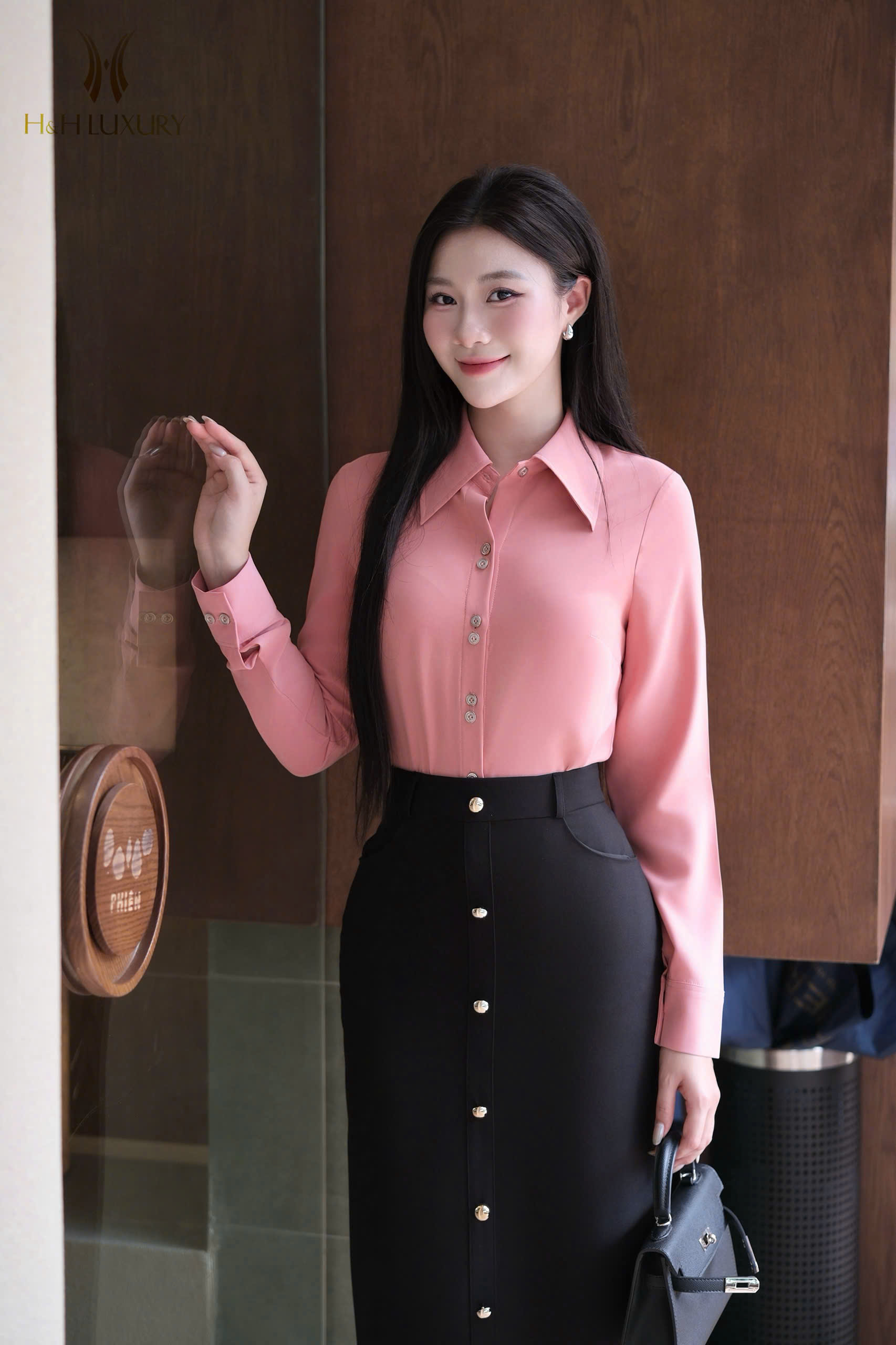 ÁO SƠ MI LỤA HỒNG ĐỖ CỔ ĐỨC
