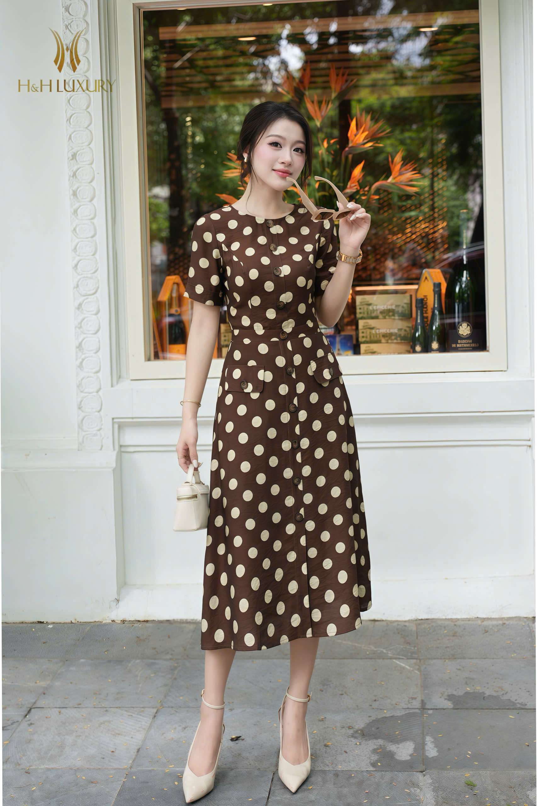 ĐẦM LINEN CHẤM BI NÂU TÂY ĐÍNH CÚC
