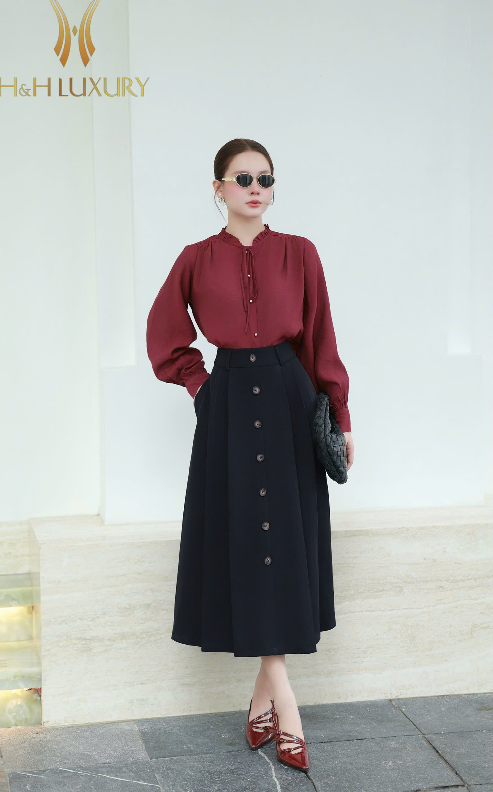 CHÂN VÁY XÒE ĐEN HAI LỚP ĐÍNH CÚC