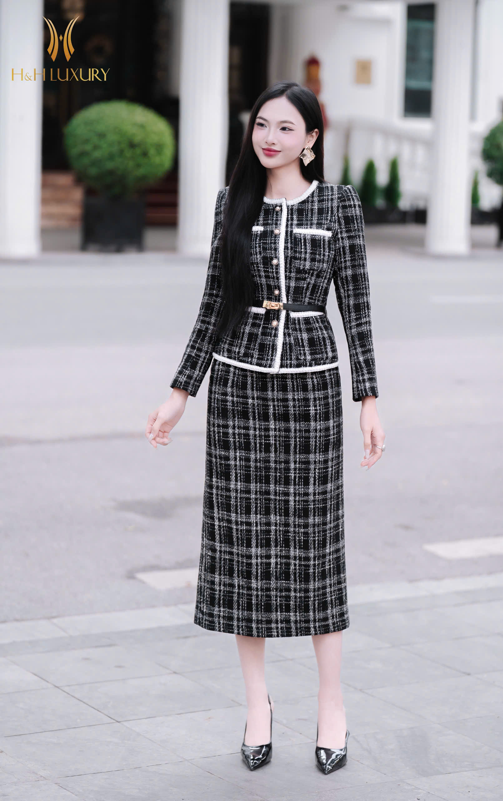 CHÂN VÁY BÚT CHÌ XUÔNG DẠ TWEED KẺ ĐEN
