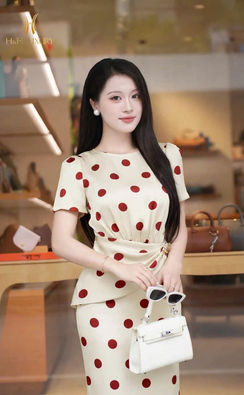 ĐẦM BÚT CHÌ SUÔNG CHẤM BI ĐỎ KEM