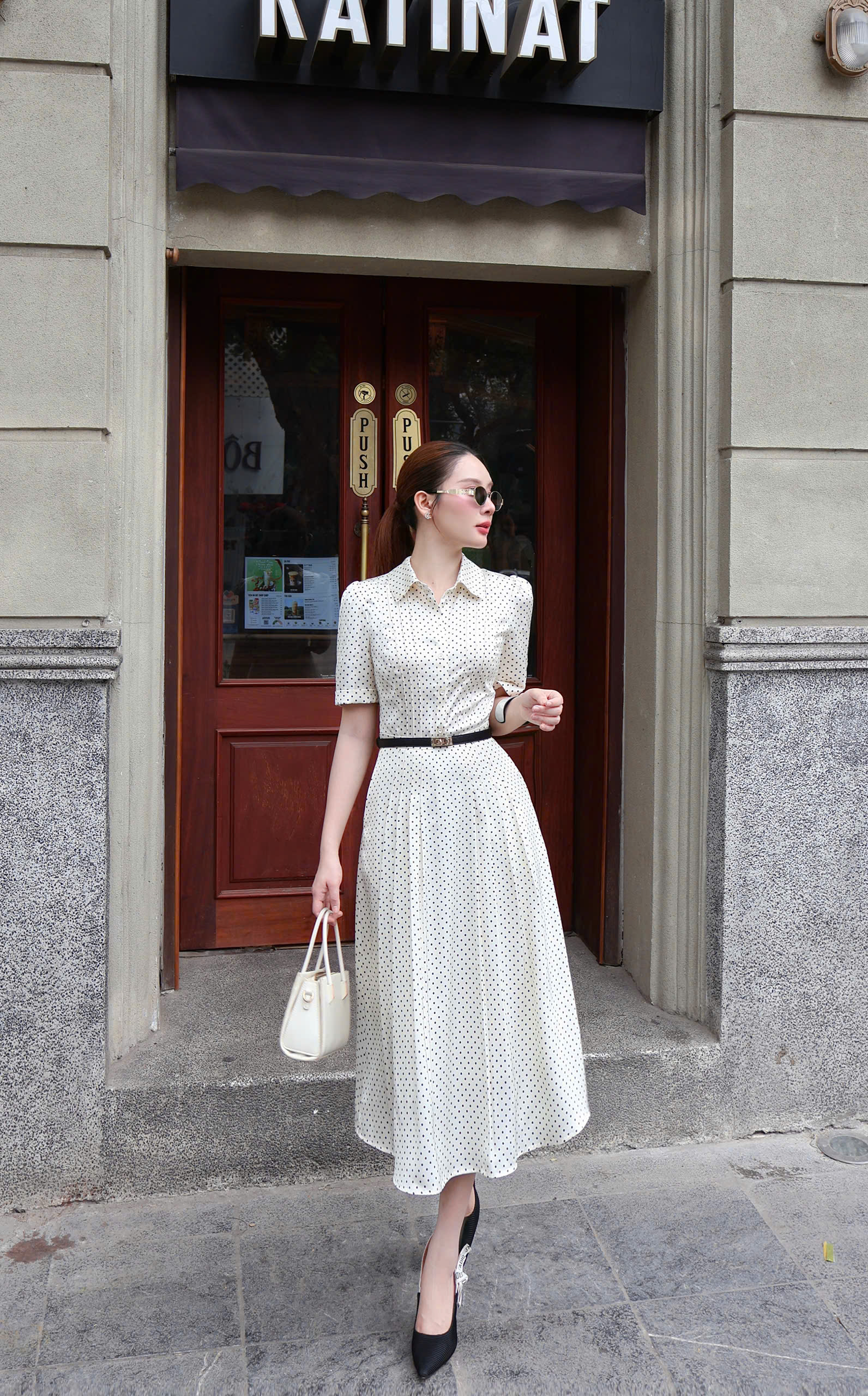 ĐẦM CHẤM BI KEM CỔ ĐỨC 2 TÚI SƯỜN