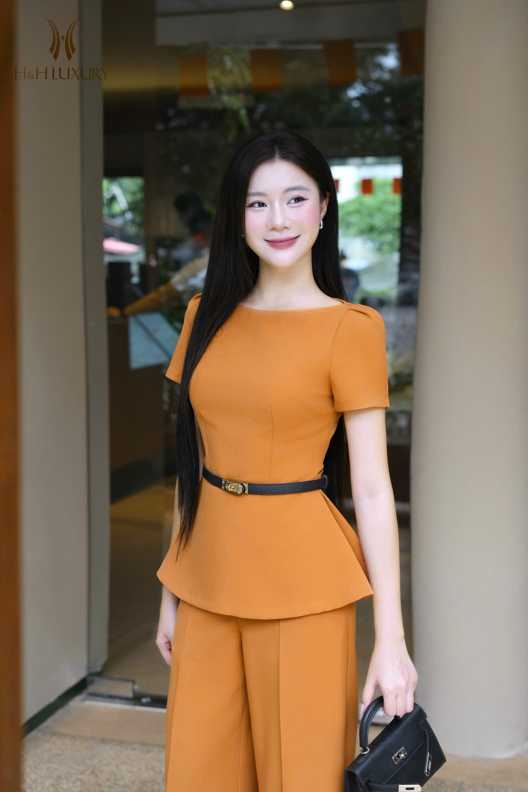 ÁO KÝ GIẢ CAM XẾP LY TAY