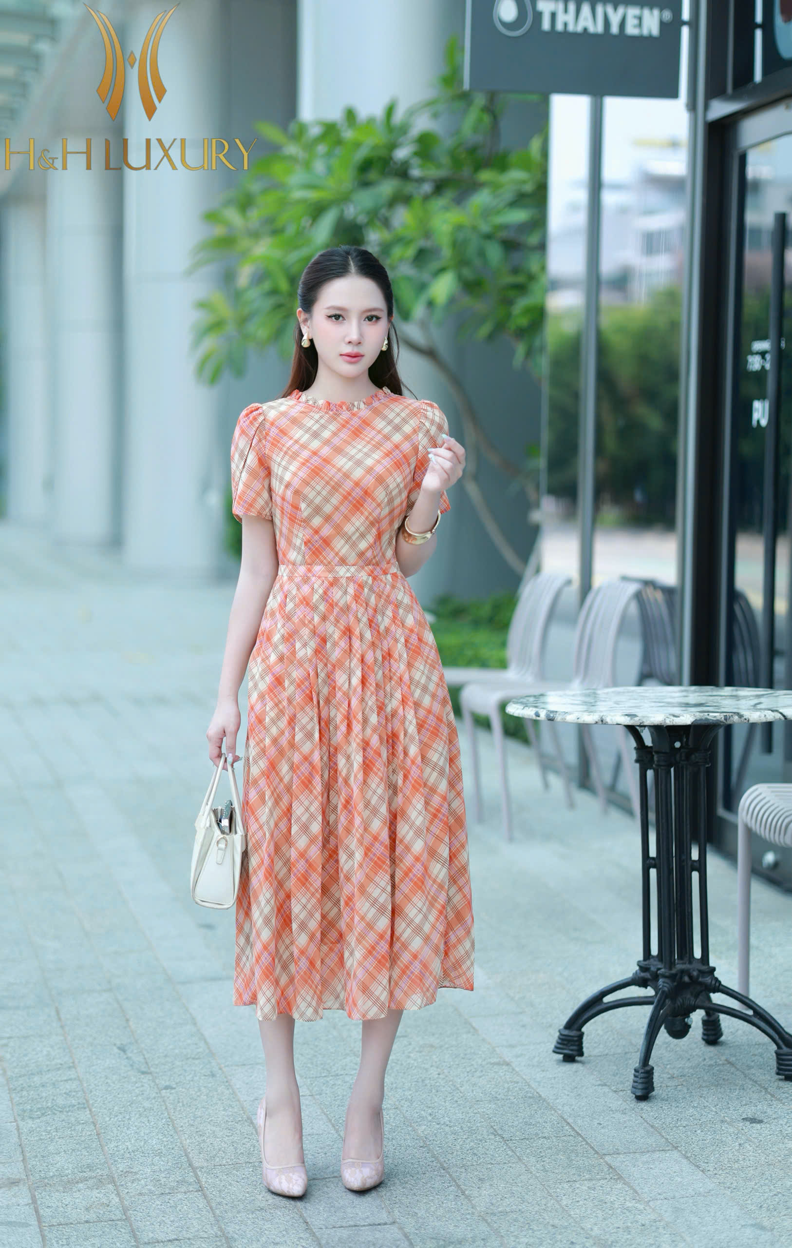 ĐẦM CHIFFON KẺ CAM XẾP LY THÂN
