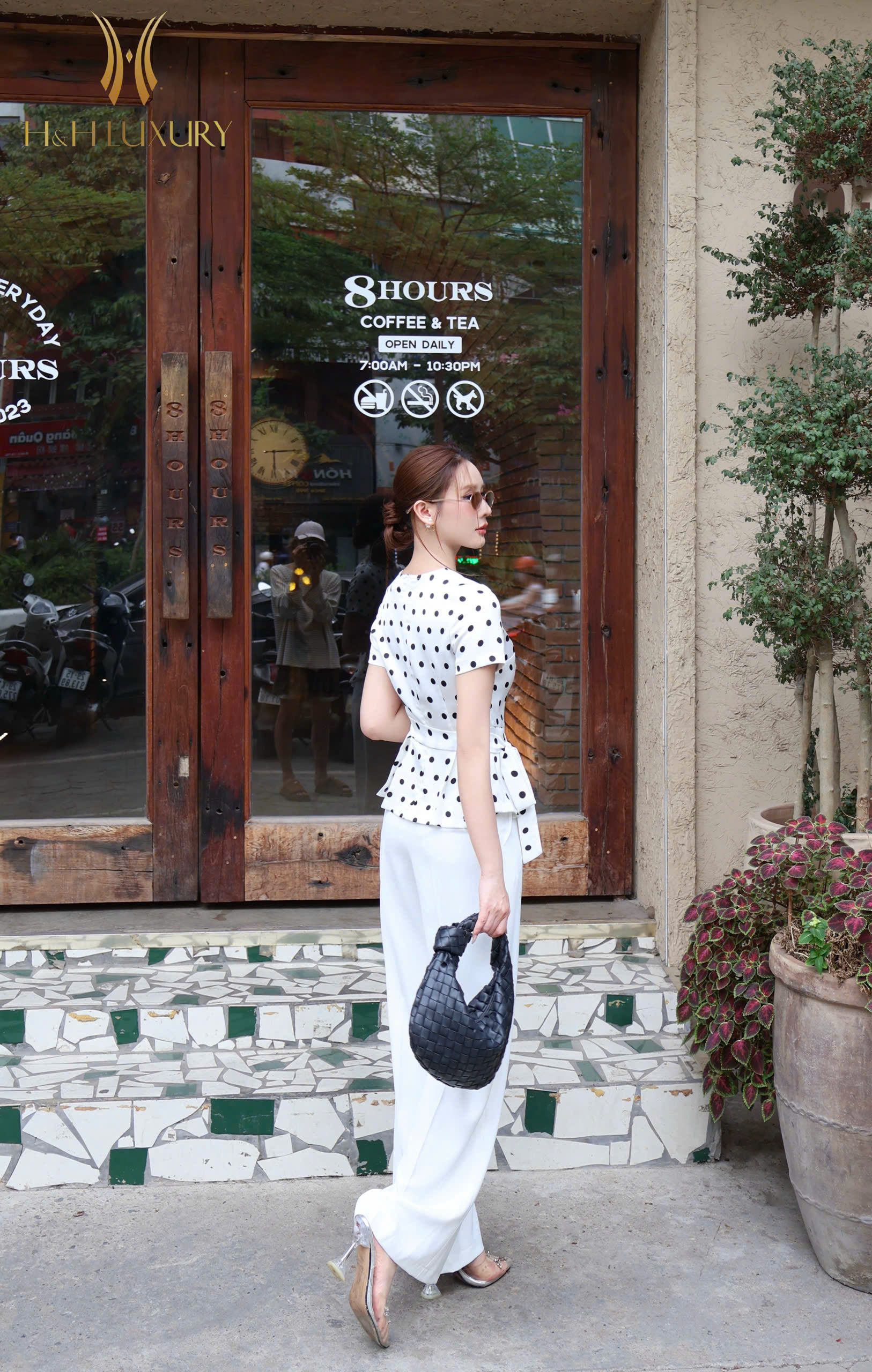 QUẦN XUÔNG TRẮNG CÚC EO TÚI TRƯỚC