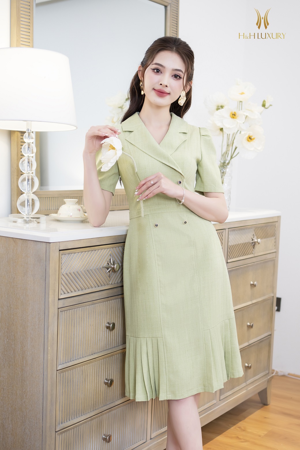 ĐẦM XÒE CỐM XẾP LI SƯỜN CỔ VEST