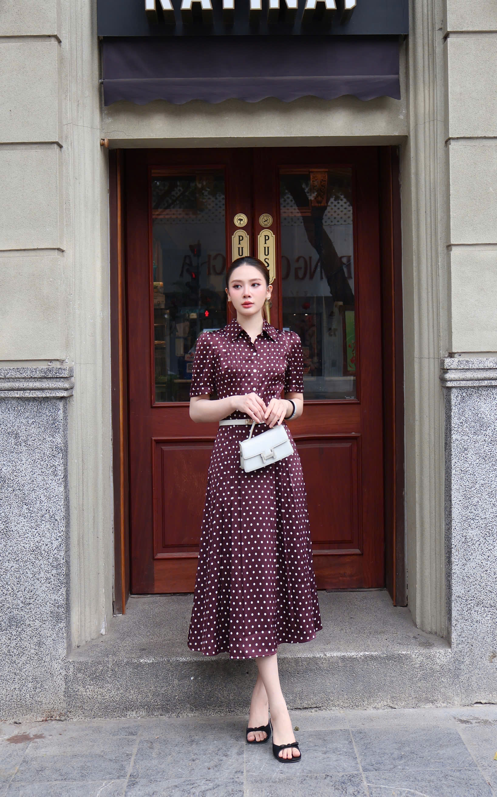 ĐẦM CHẤM BI ĐỎ MẬN CỔ ĐỨC