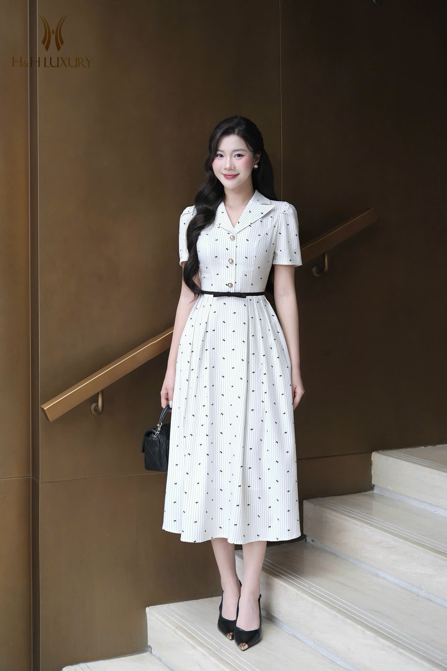 ĐẦM TRẮNG KẺ NƠ CỔ VÉC ĐÍNH CÚC