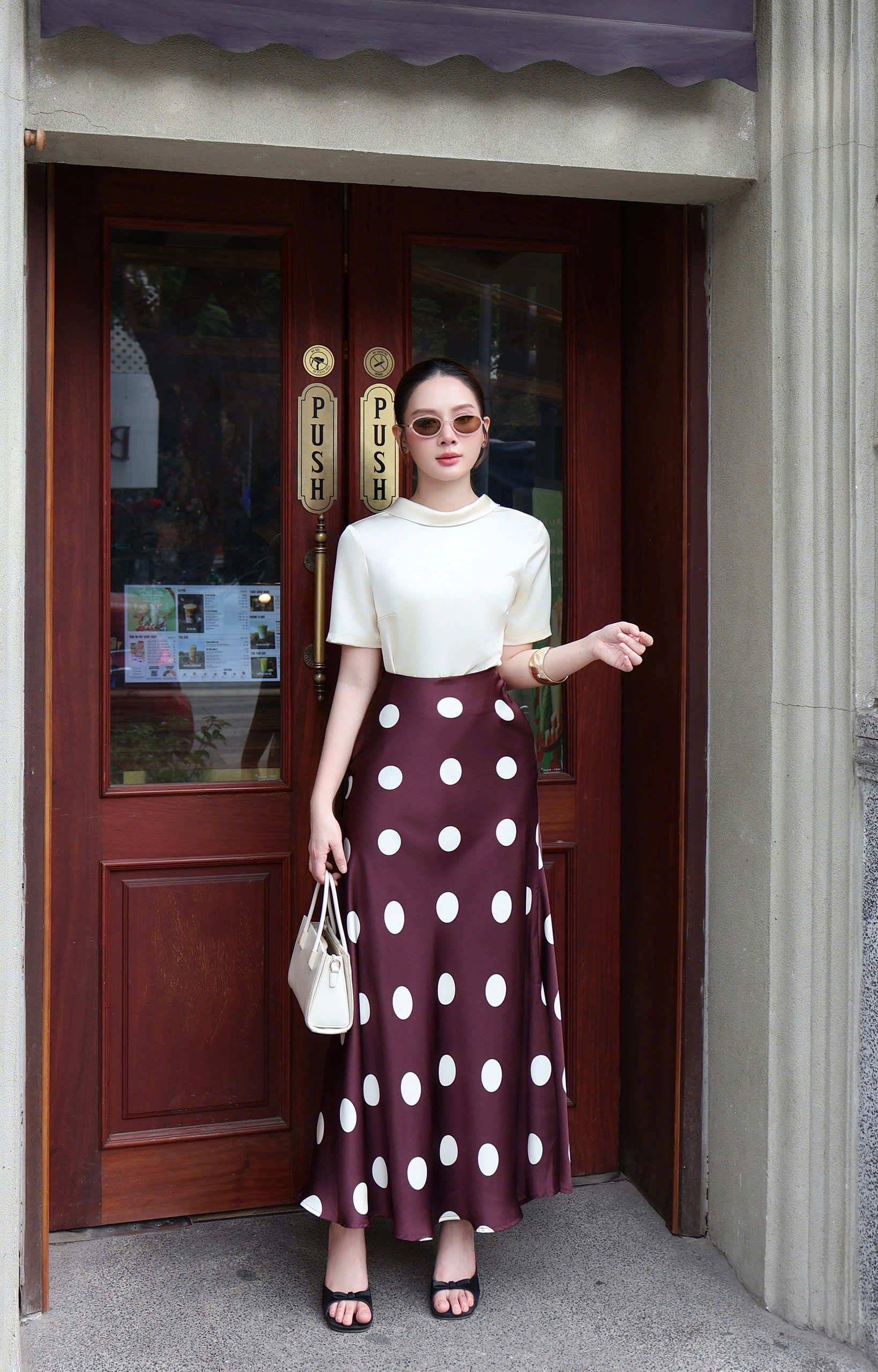 CHÂN VÁY CHẤM BI ĐỎ MẬN ĐỔ NHẸ