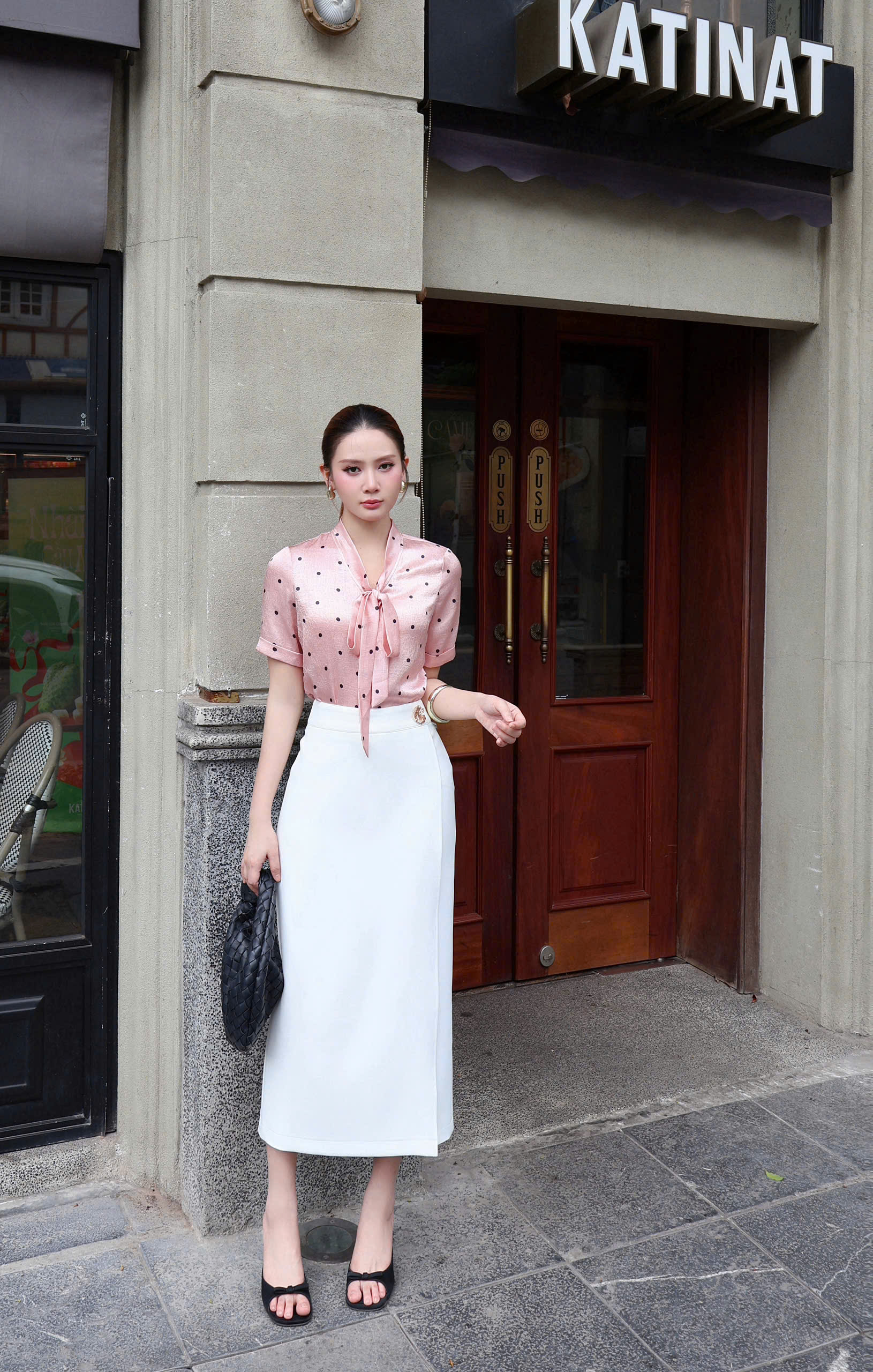 ÁO SƠ MI CHẤM BI HỒNG CỔ NƠ