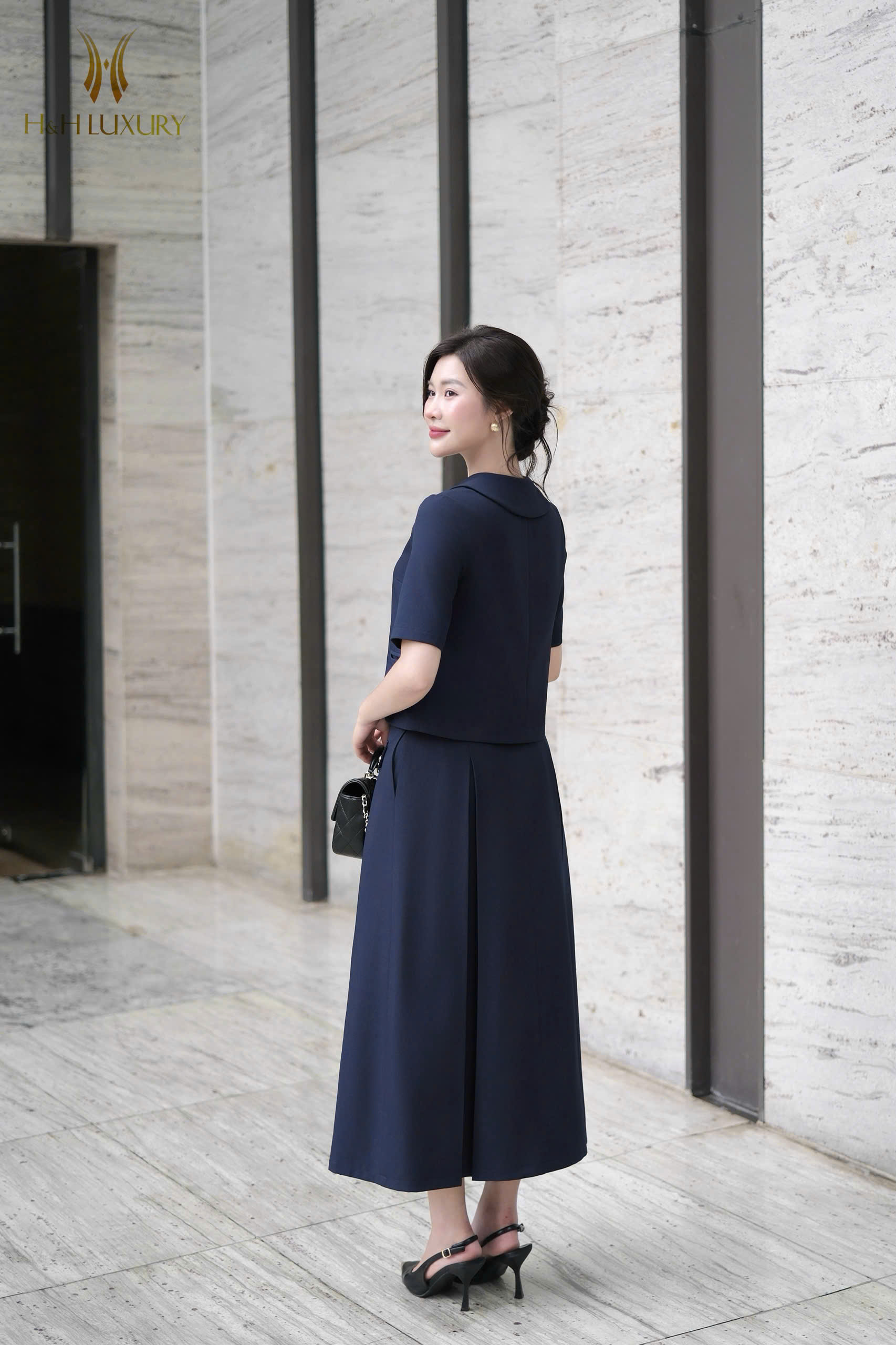 CHÂN VÁY XANH NAVY XẾP LY ĐÍNH CÚC NẤM