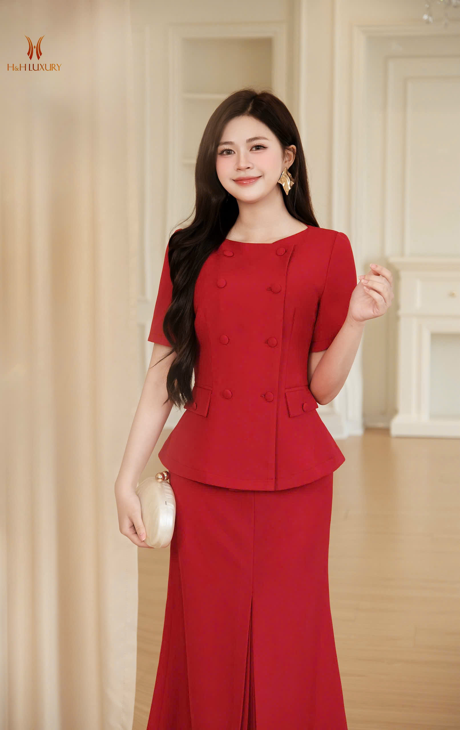 CHÂN VÁY ĐỎ XẾP LY