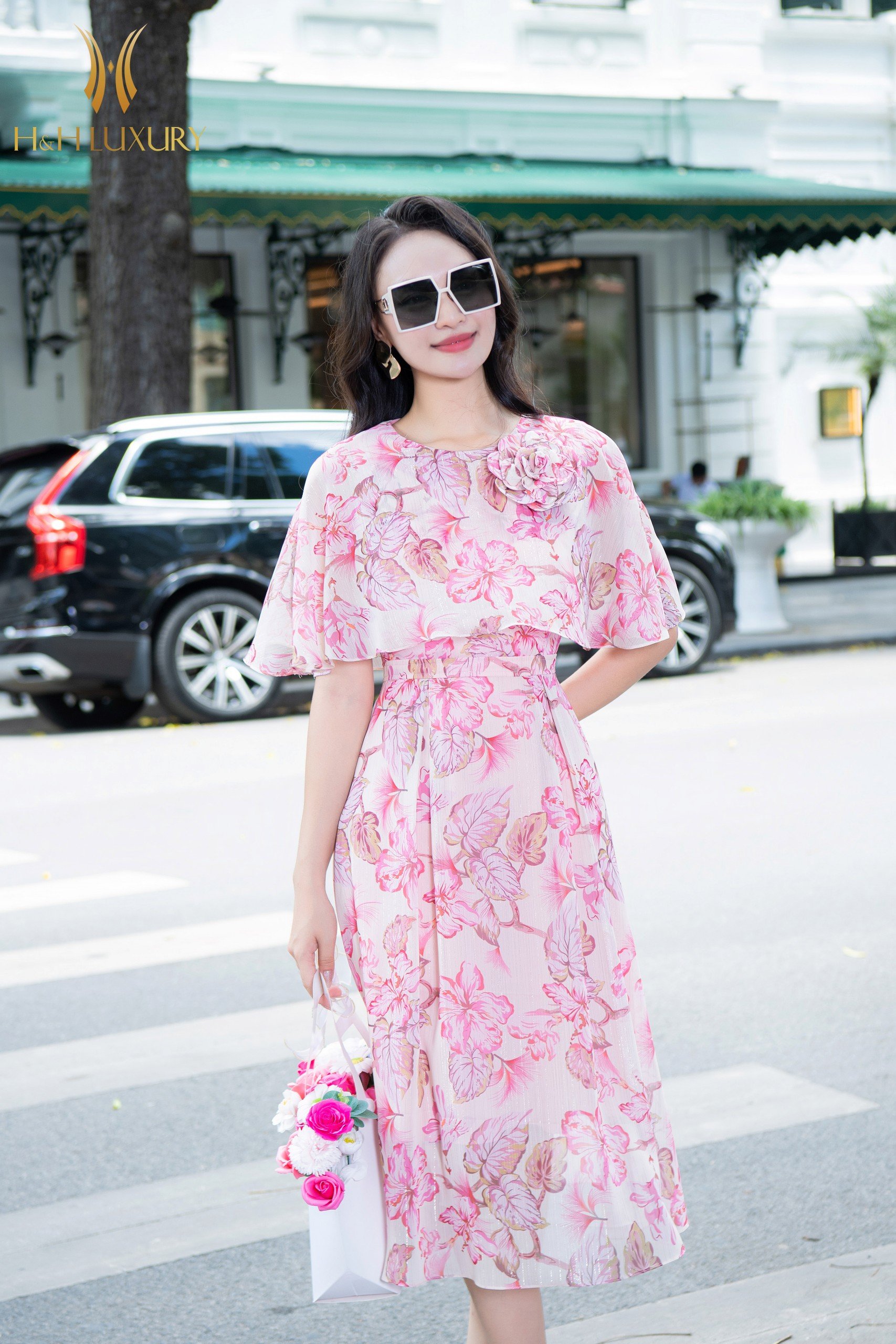 ĐẦM XÒE TƠ HỒNG ĐÍNH HOA NGỰC