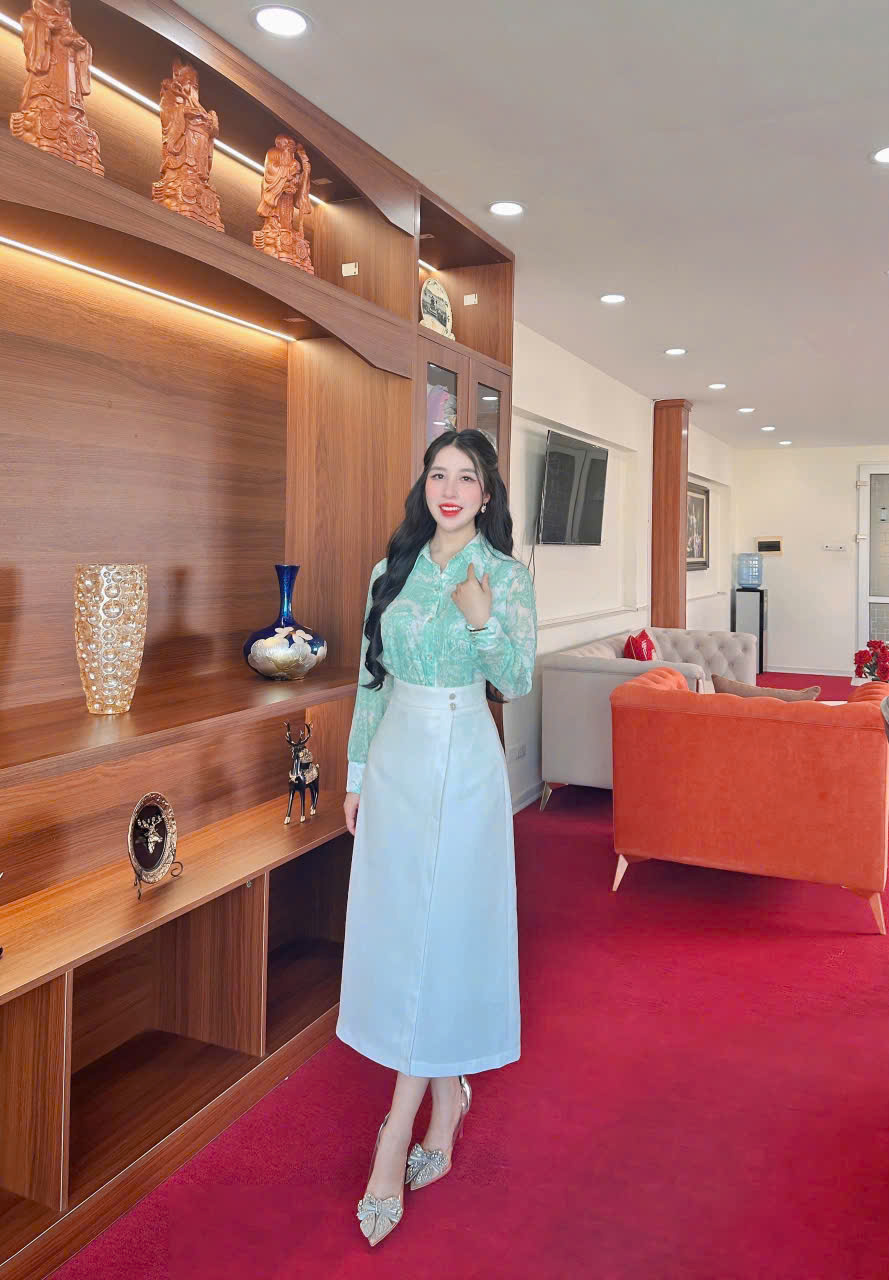 CHÂN JUP TRẮNG ÔM A CÚC EO