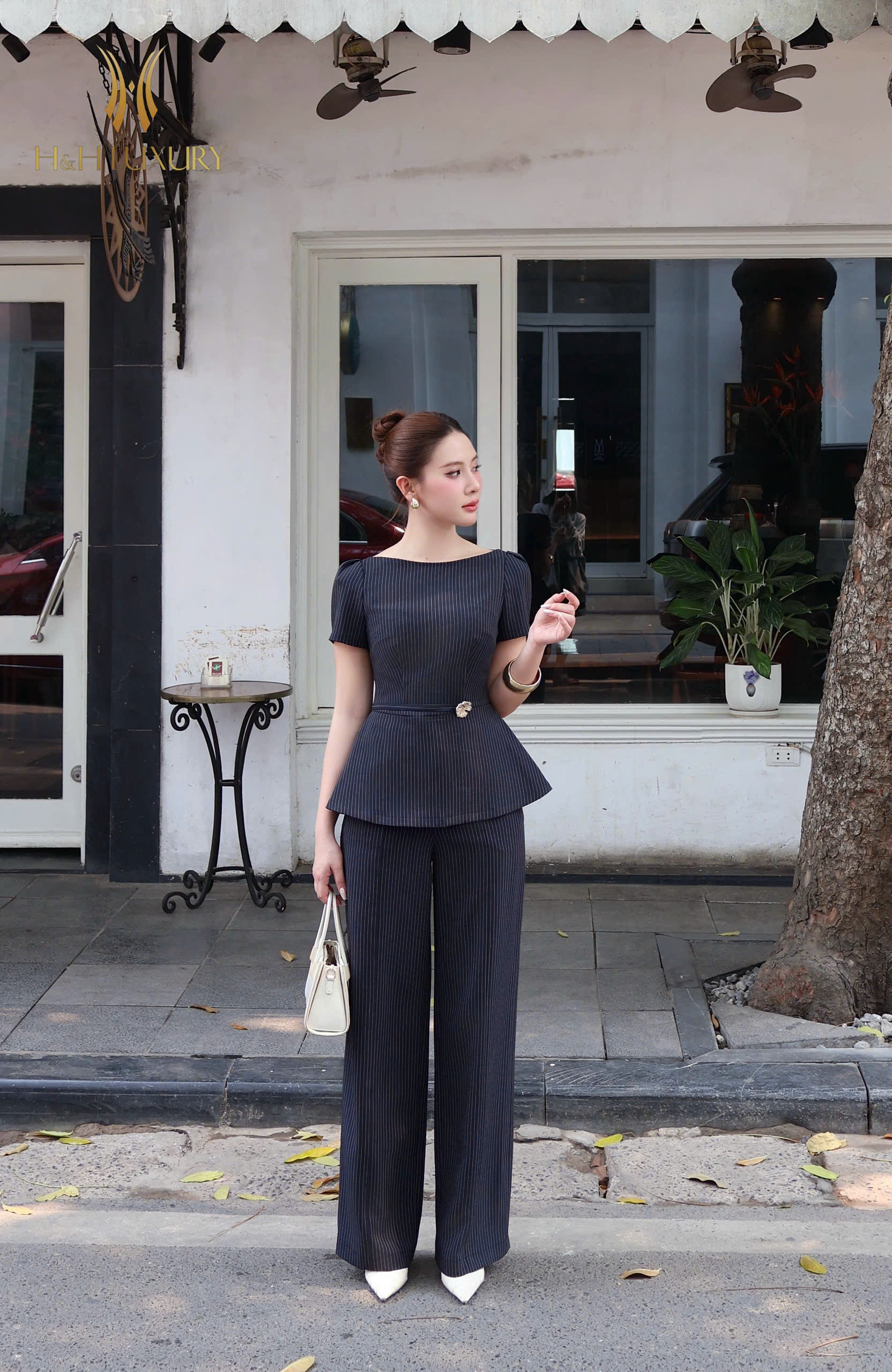 QUẦN XUÔNG XANH NAVY HAI TÚI TRƯỚC