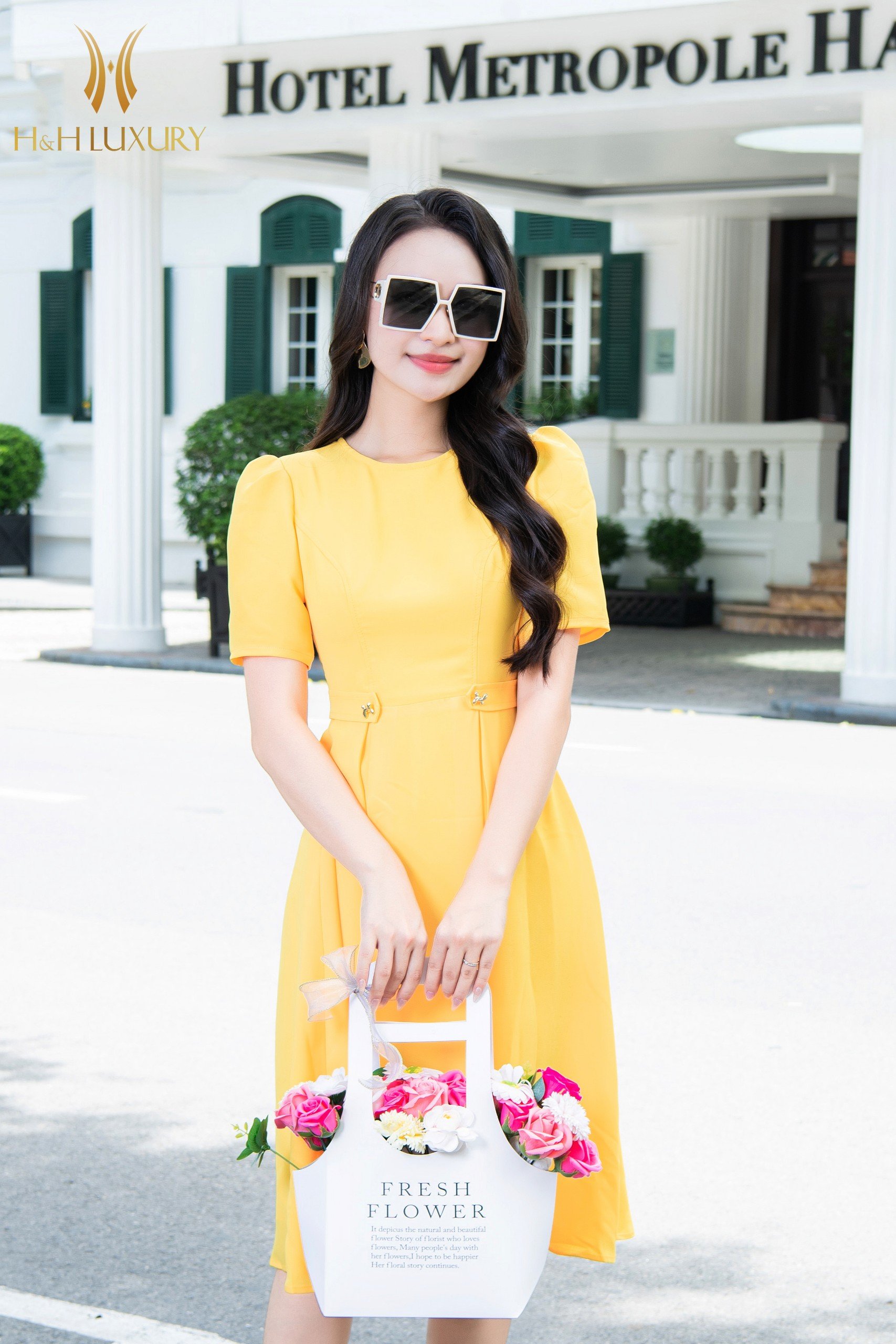 ĐẦM VÀNG XÒE XẾP LY CÚC EO