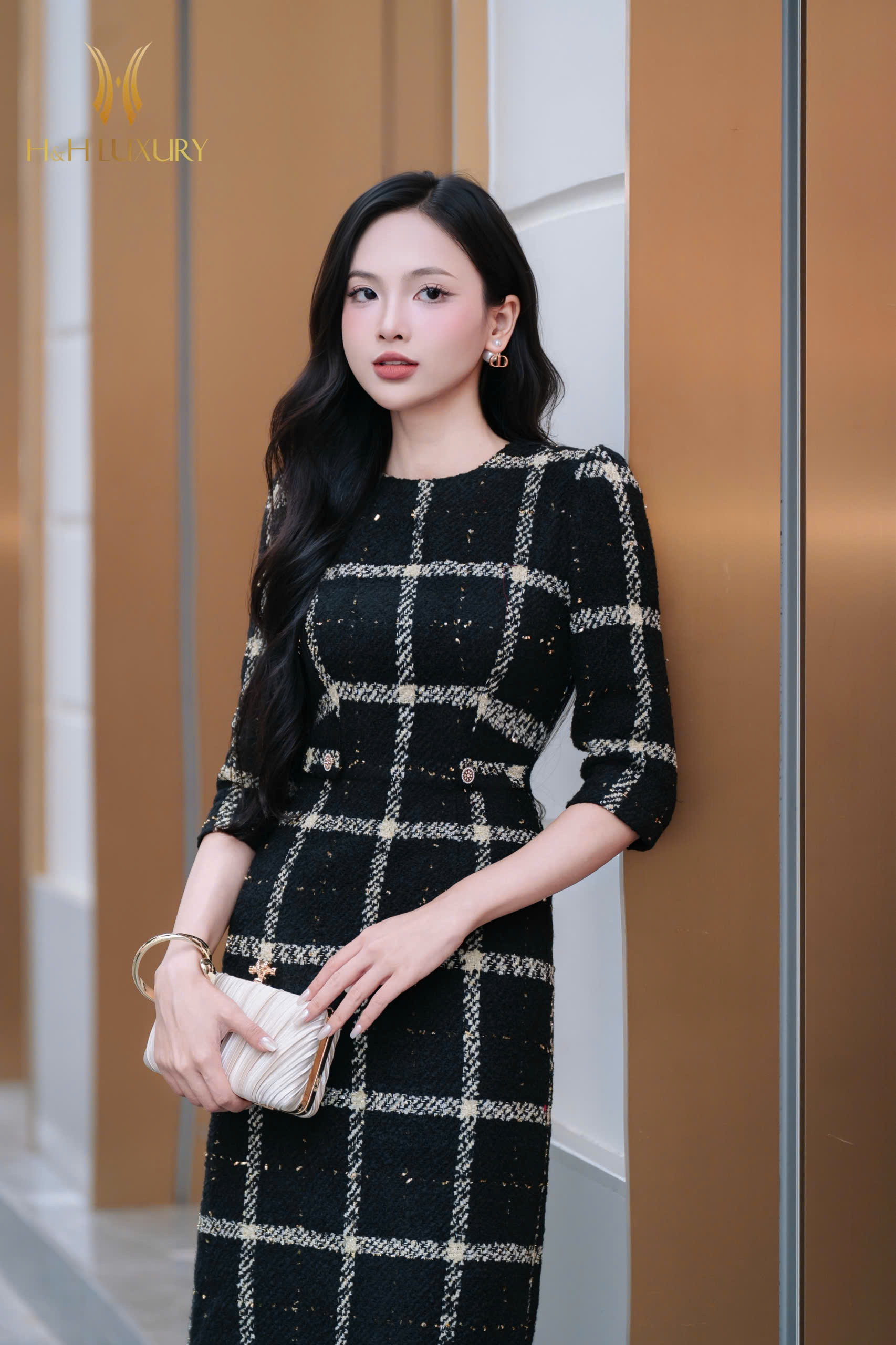 ĐẦM DẠ LÔNG THỎ KẺ ĐEN CÚC EO