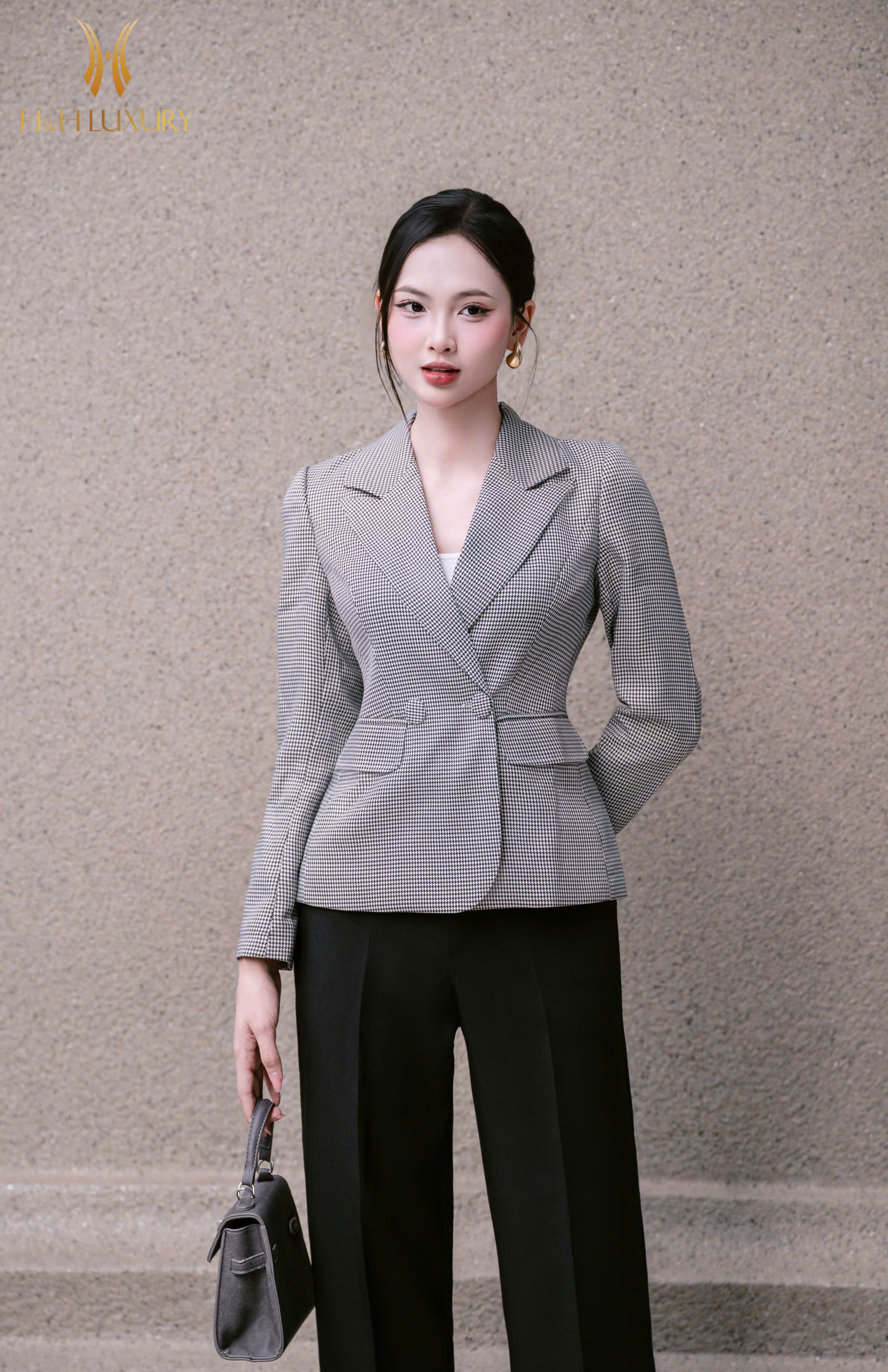 ÁO VÉC HỌA TIẾT HAI TÚI