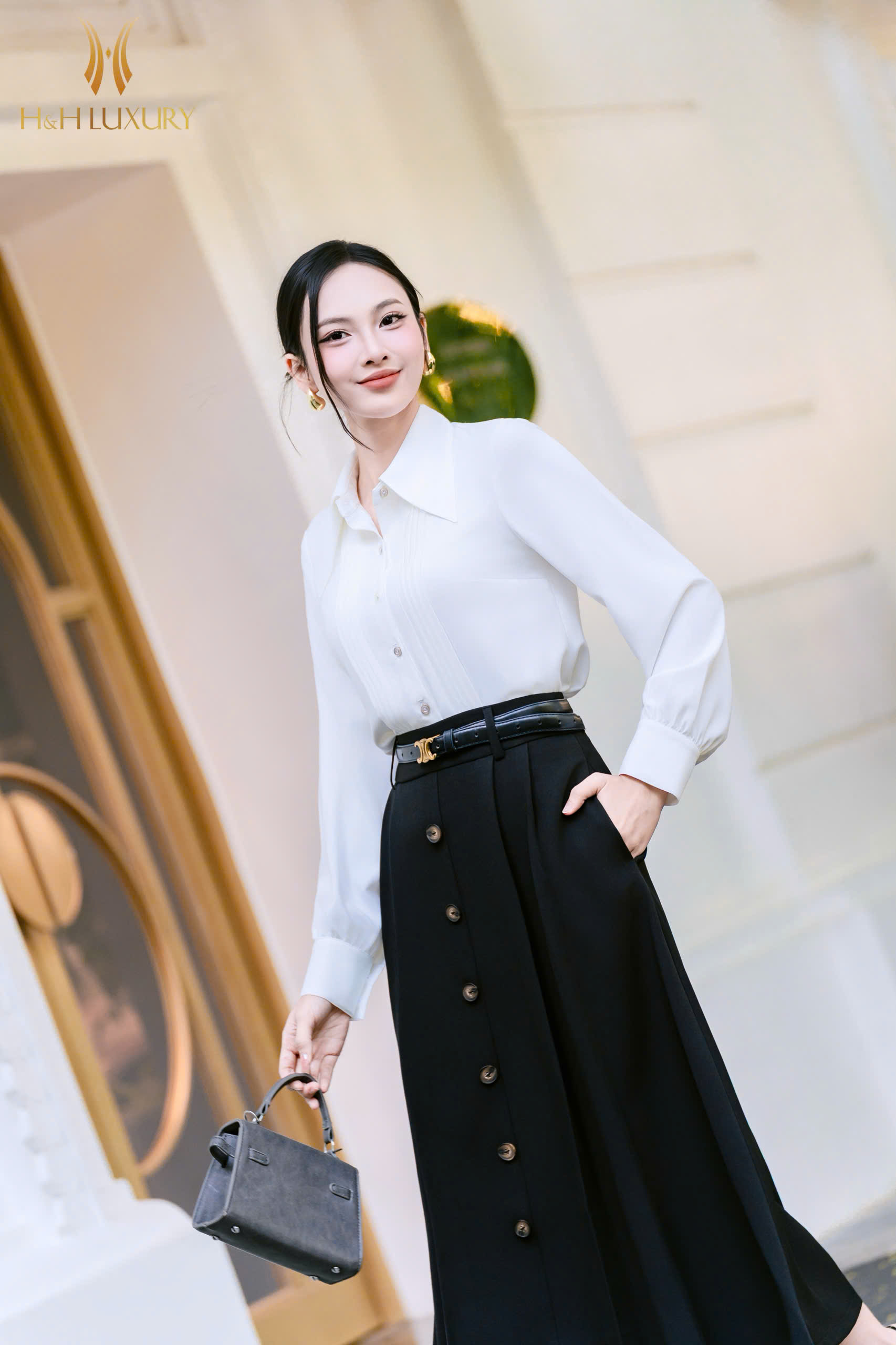 SƠ MI TRẮNG CỔ ĐỨC XẾP LY THÂN