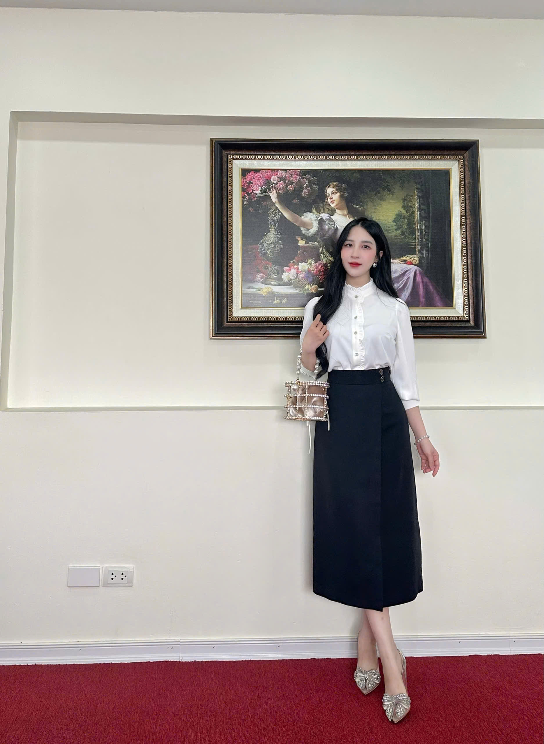 ÁO SƠ MI LỤA HÀN TRẮNG XẾP BÈO CỔ, NẸP