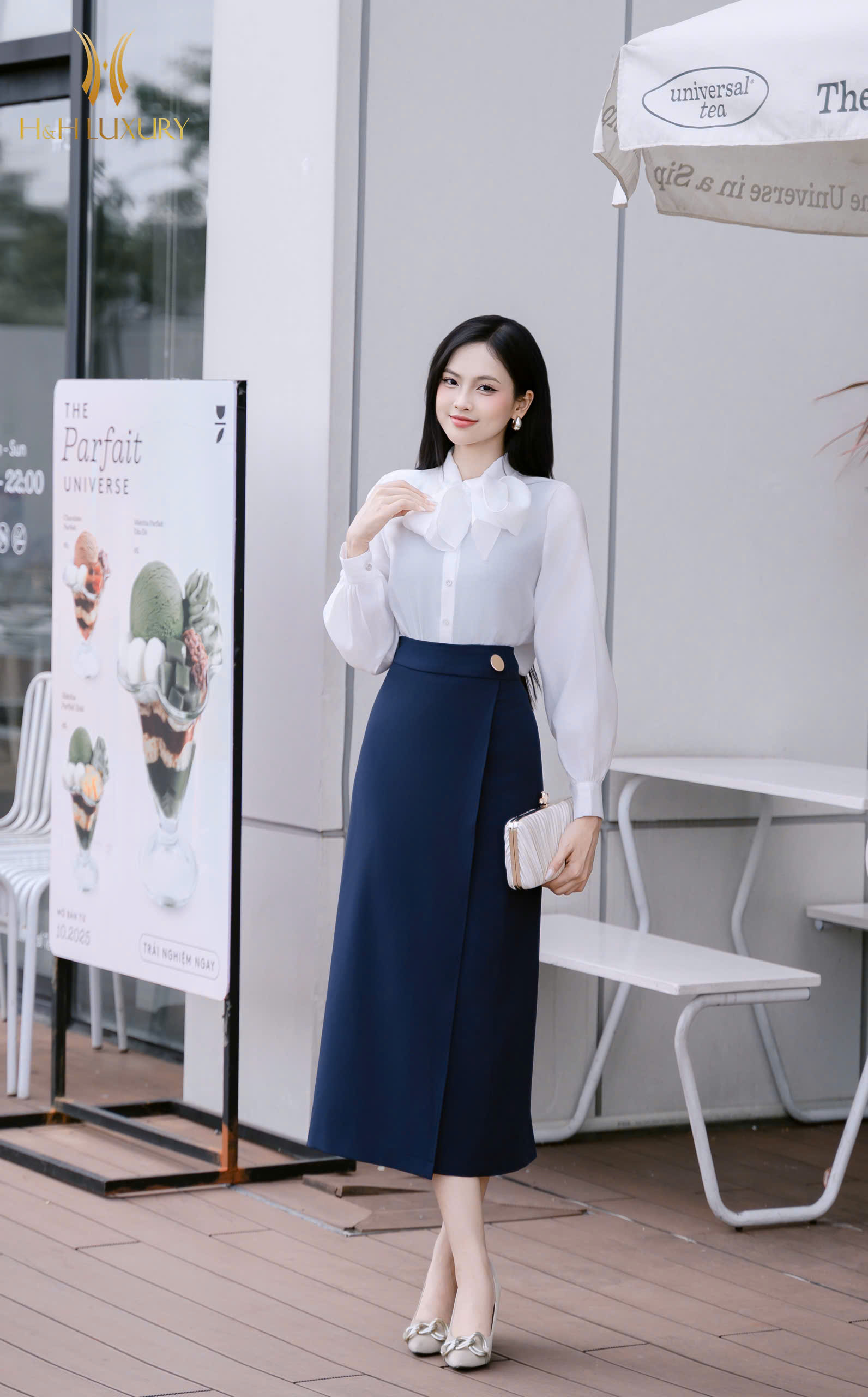 CHÂN VÁY XANH NAVY ĐÍNH KHUY ĐỒNG