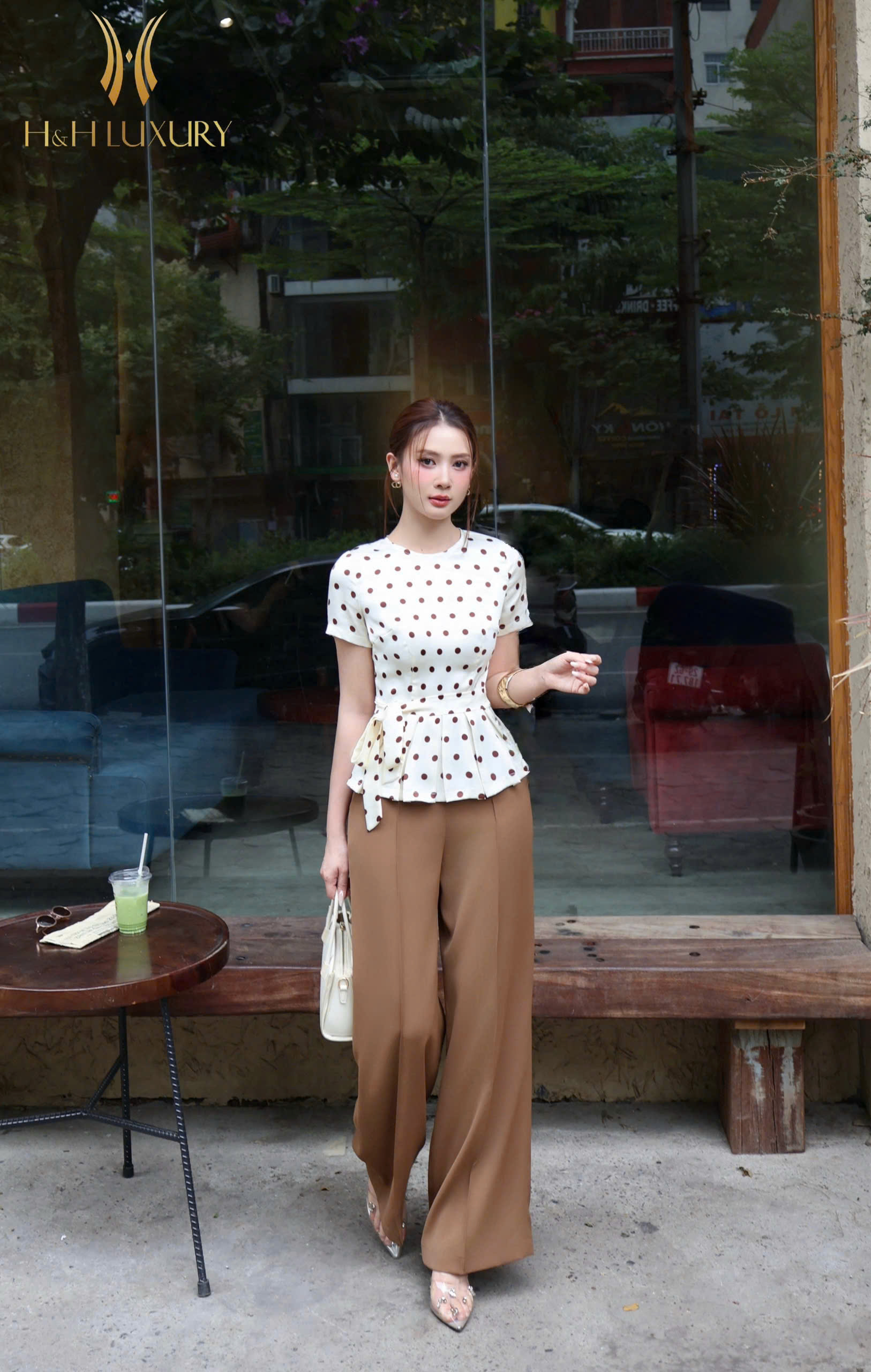 SƠ MI CHẤM BI NÂU KEM PEPLUM